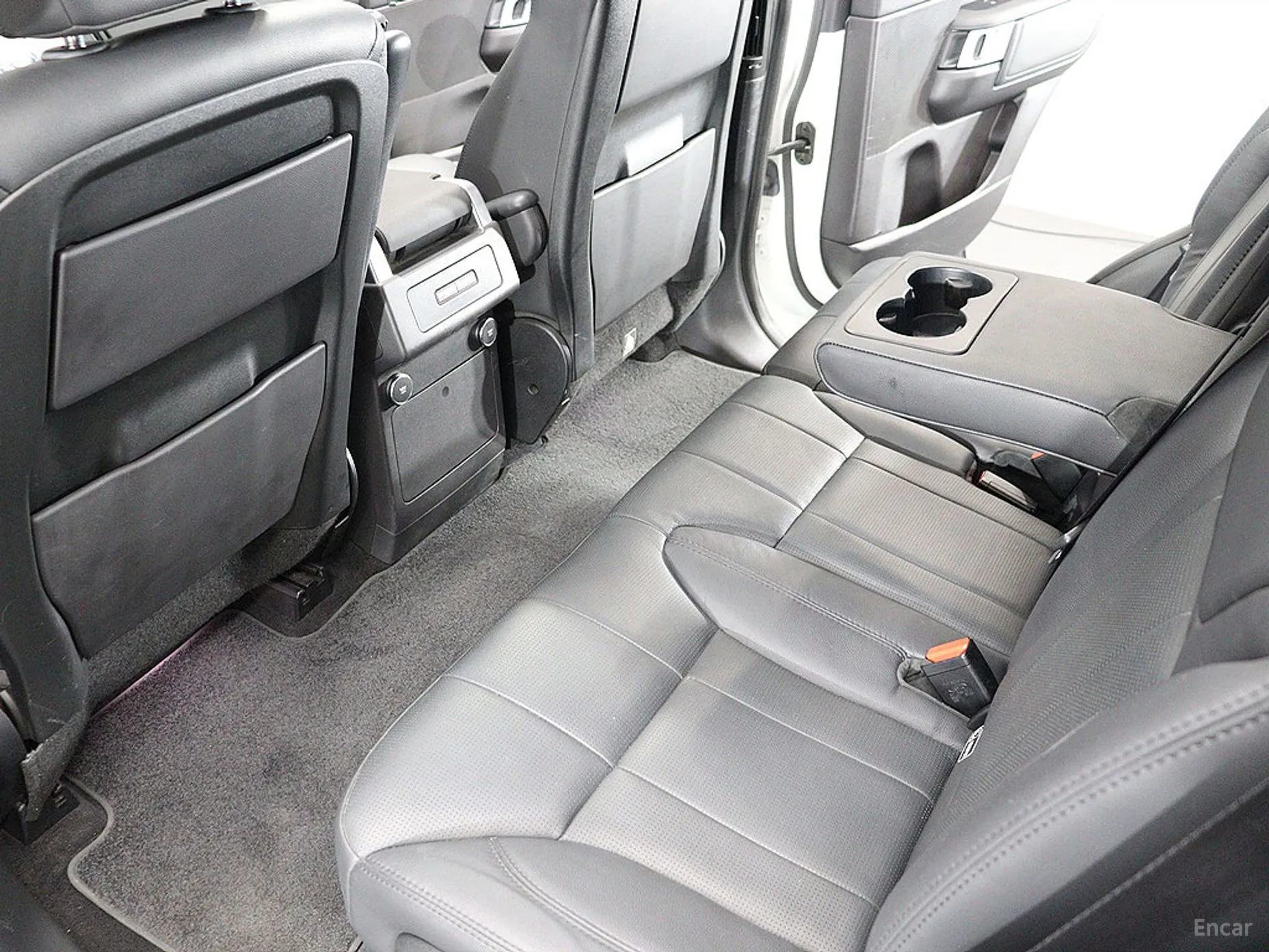 Land Rover Discovery 5 превью 16