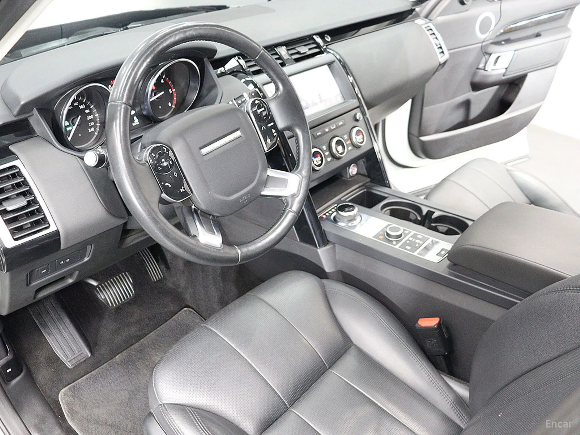 Land Rover Discovery 5 превью 17