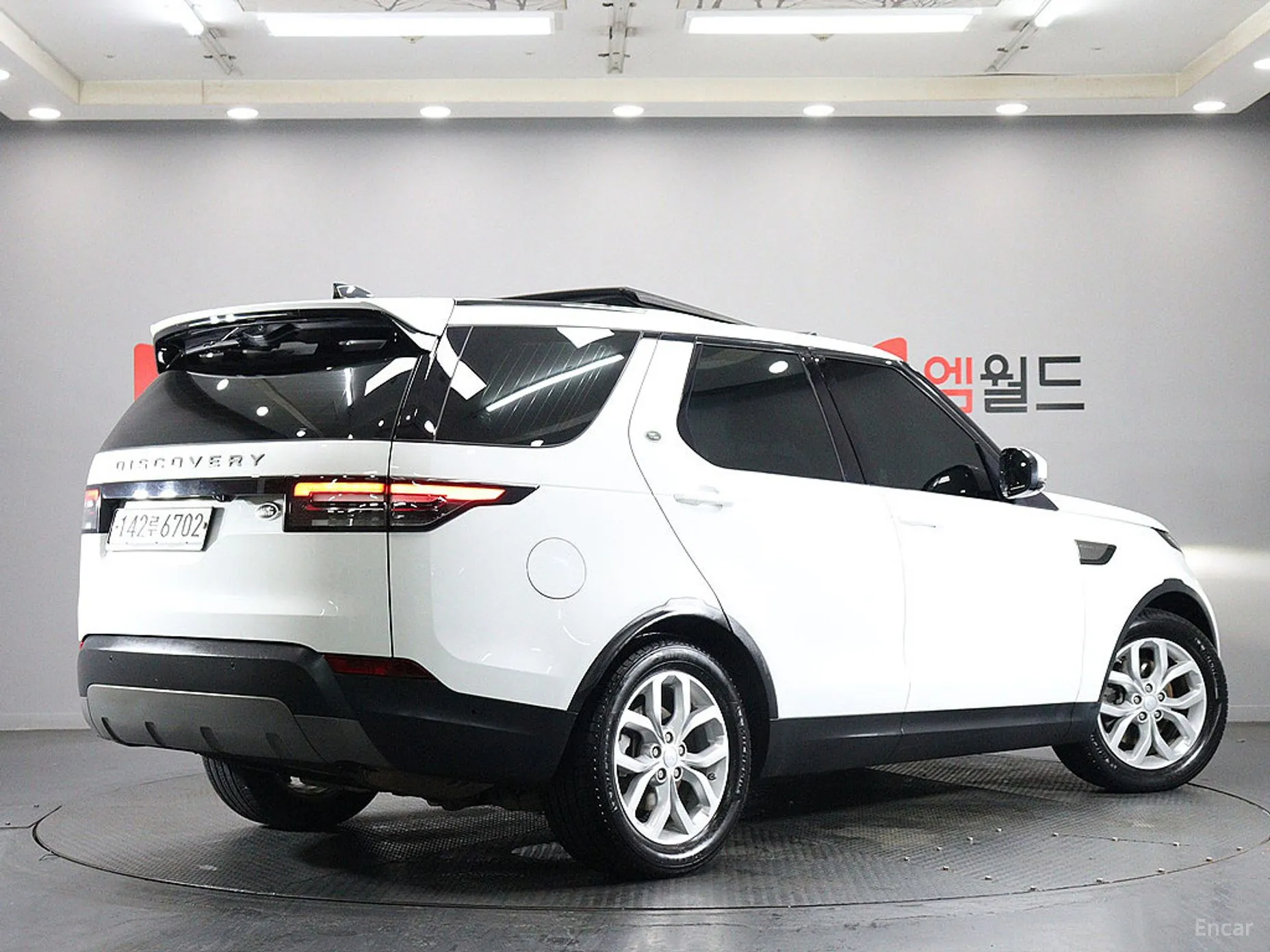 Land Rover Discovery 5 превью 3