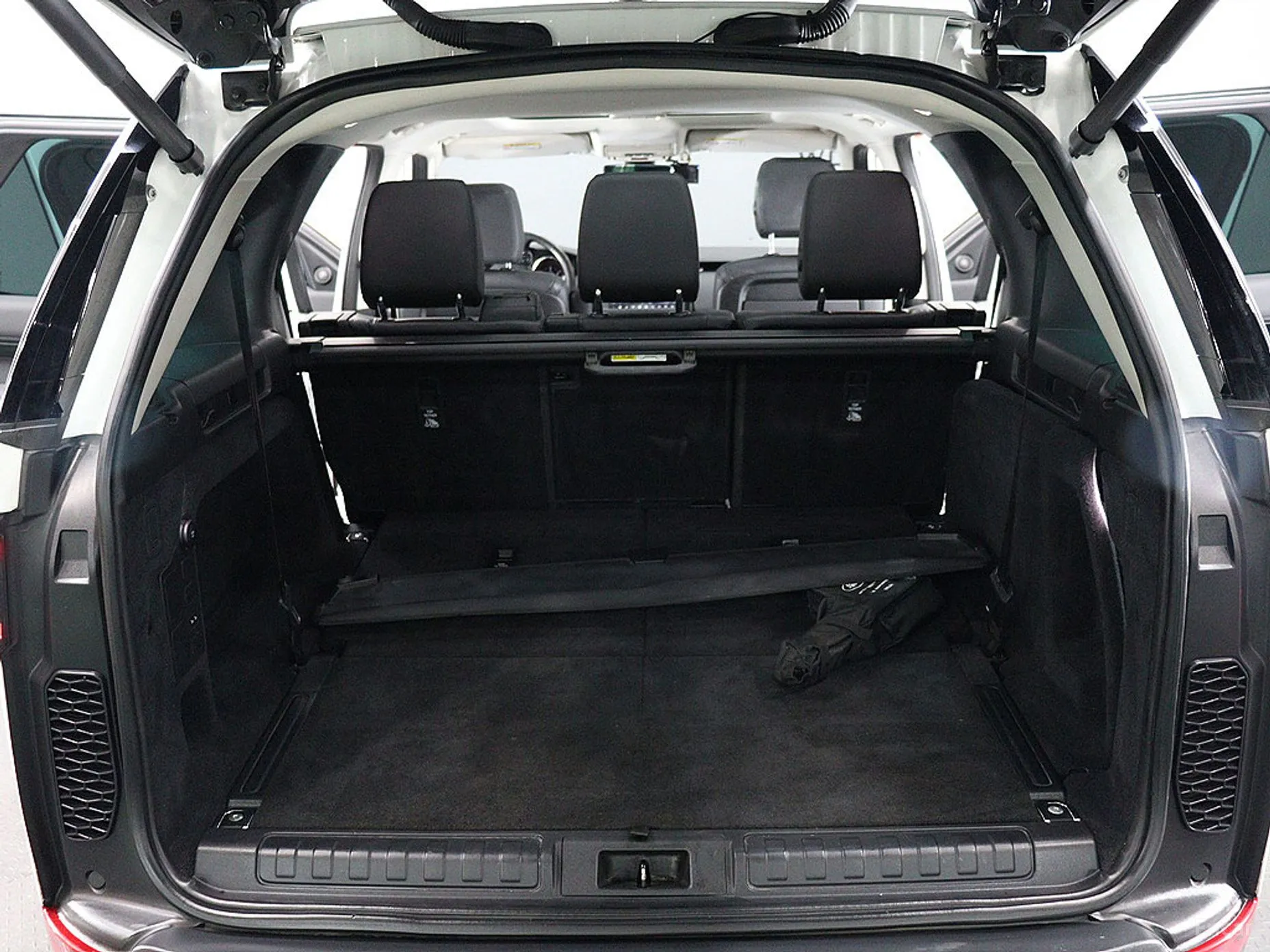 Land Rover Discovery 5 превью 5