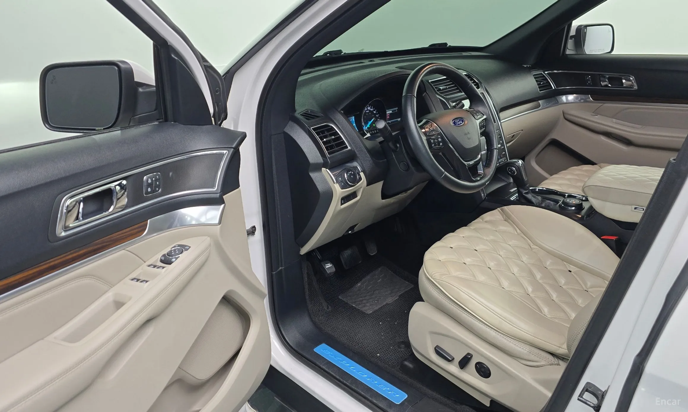 Ford Explorer превью 10