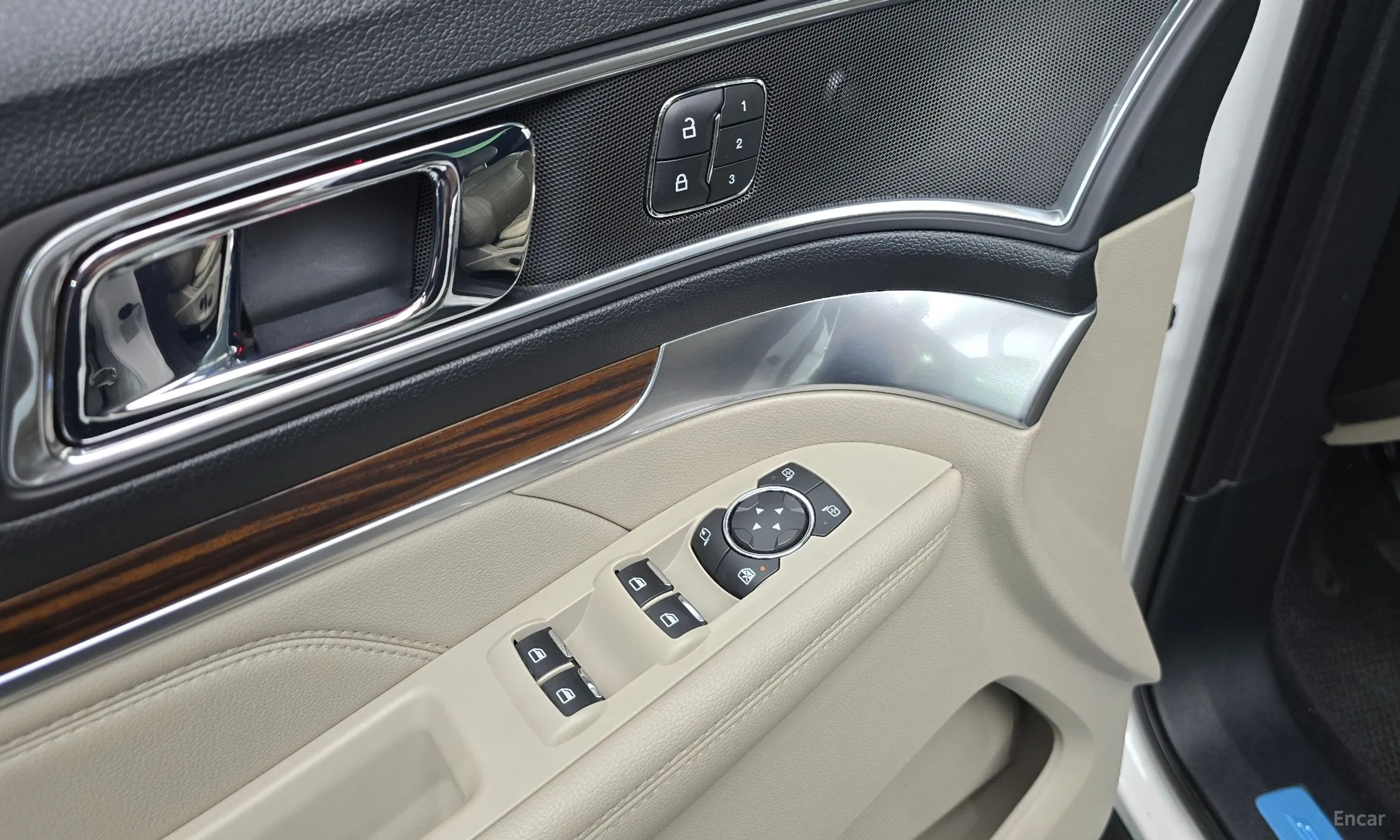 Ford Explorer превью 15