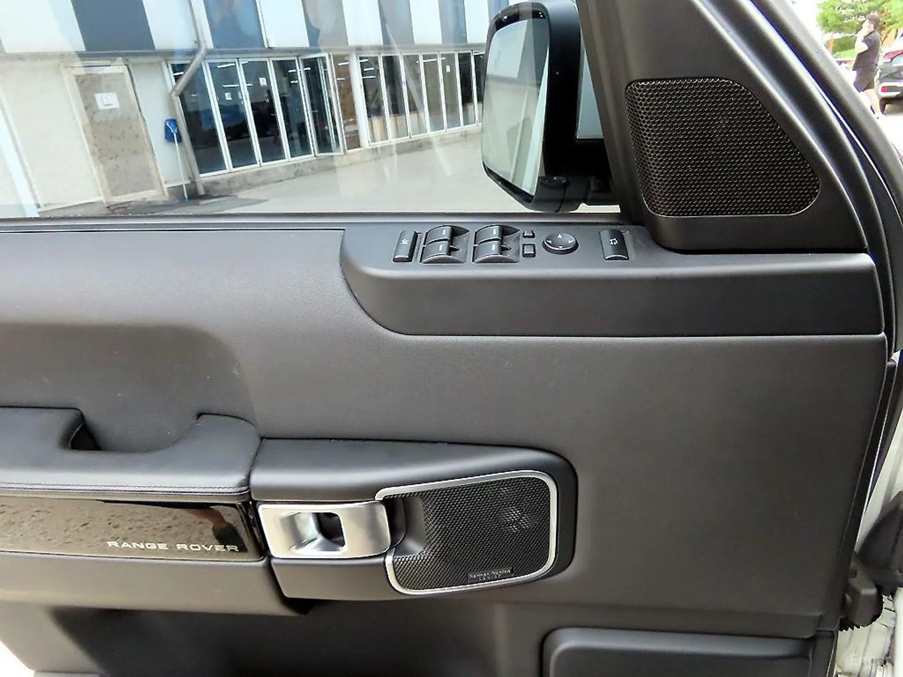 Land Rover Range Rover превью 11