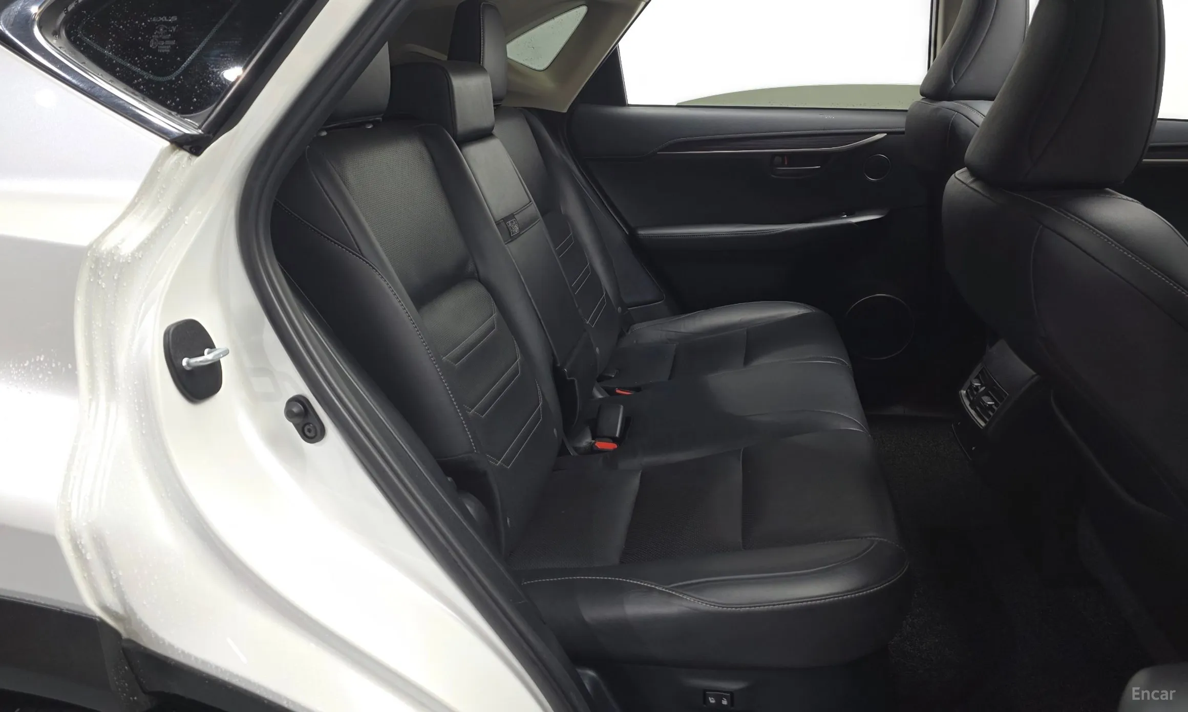 Lexus NX300h превью 11