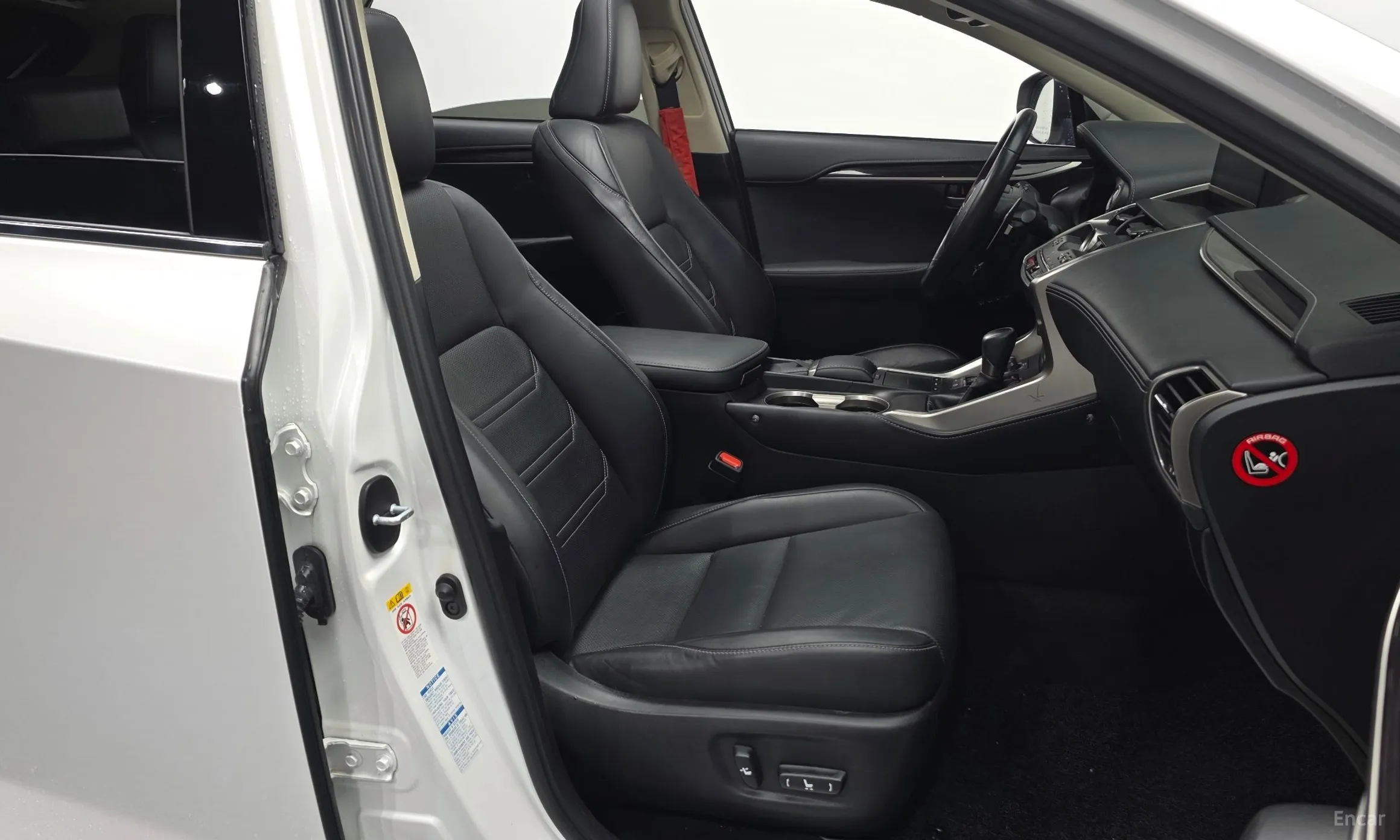 Lexus NX300h превью 12