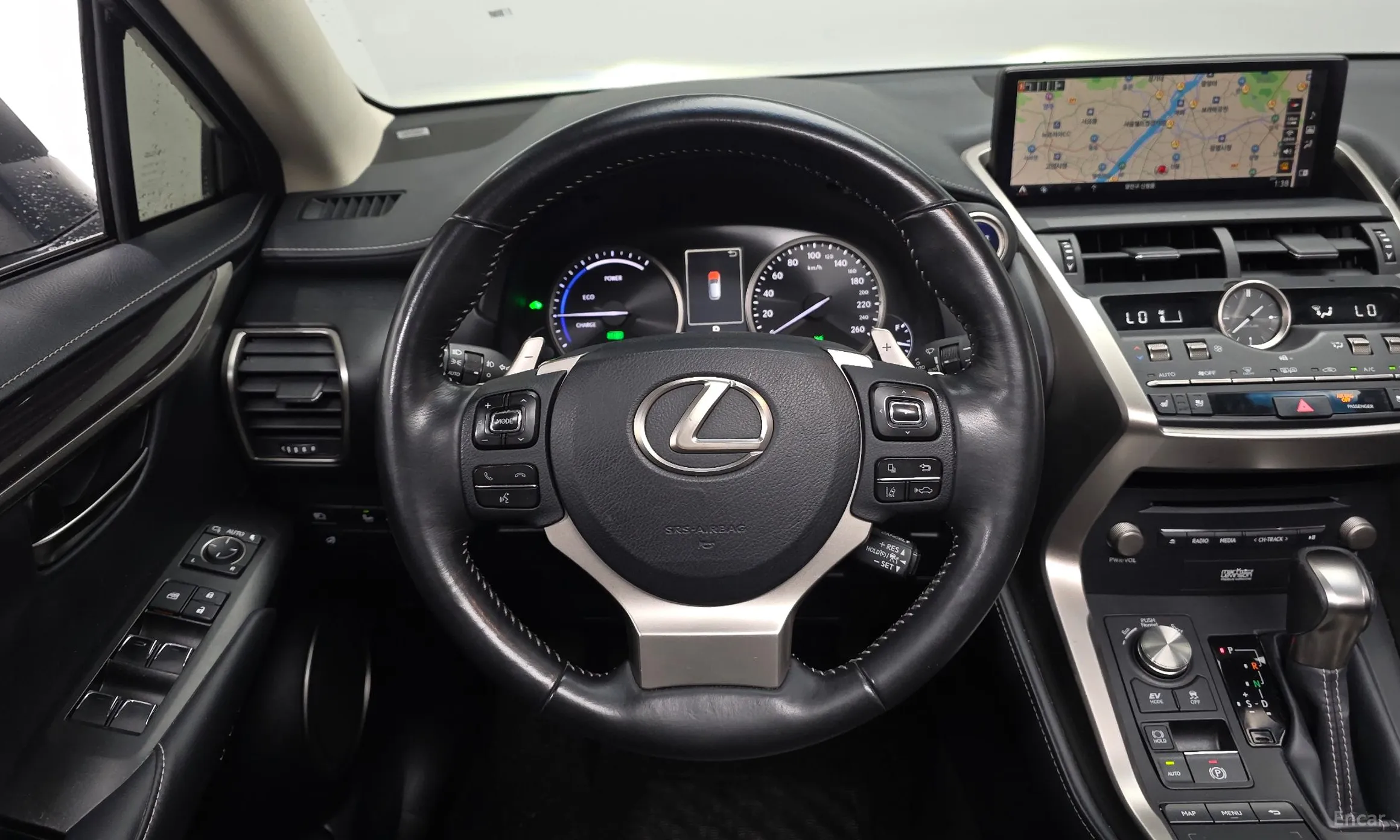 Lexus NX300h превью 13