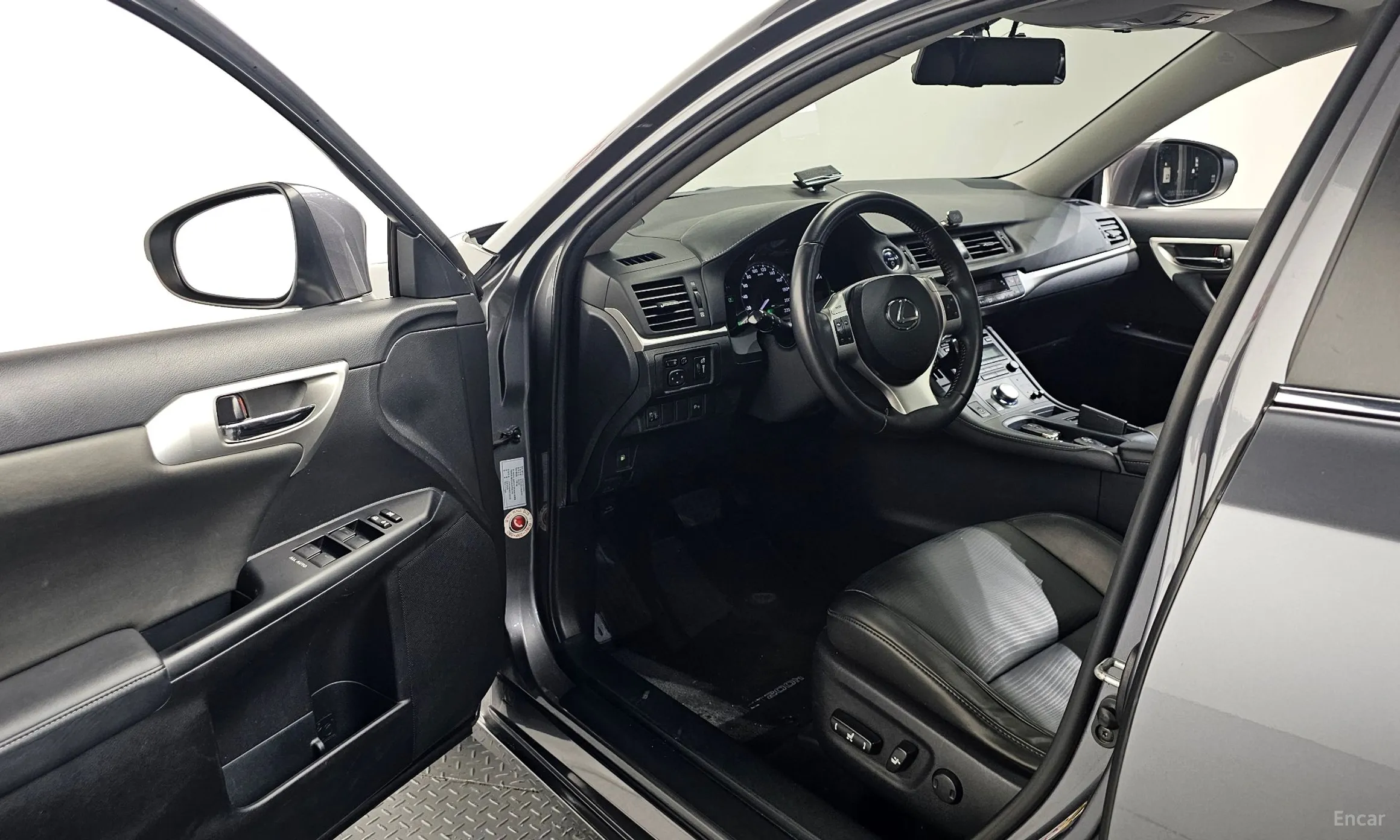 Lexus CT200h превью 10