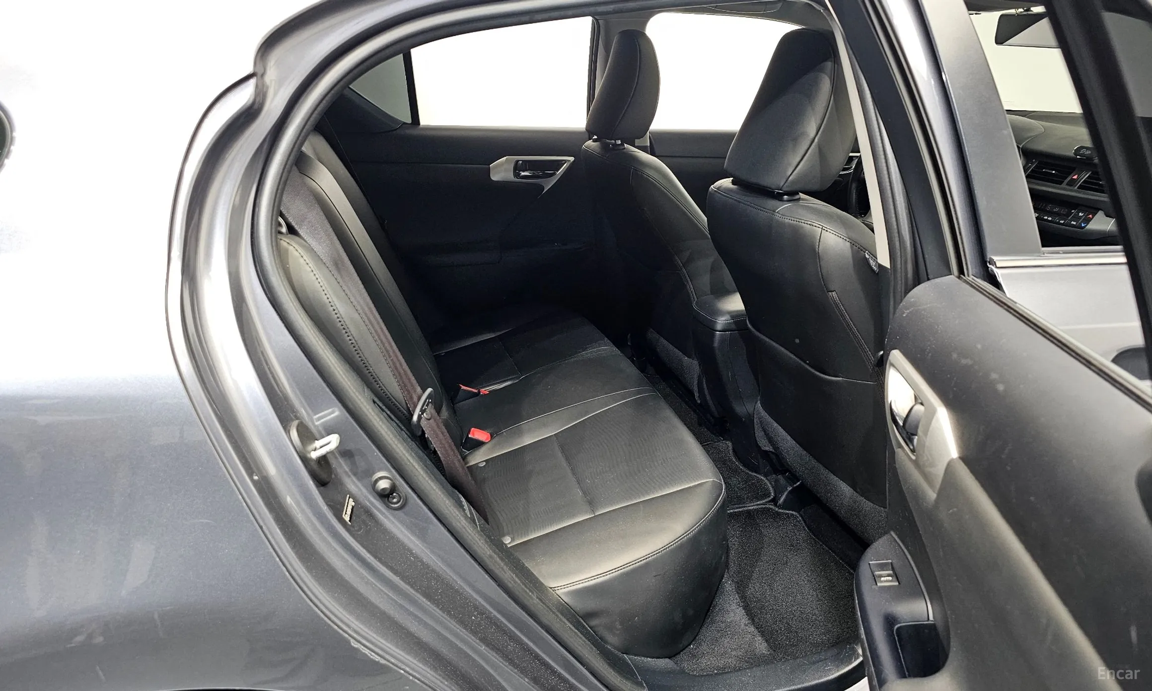 Lexus CT200h превью 11