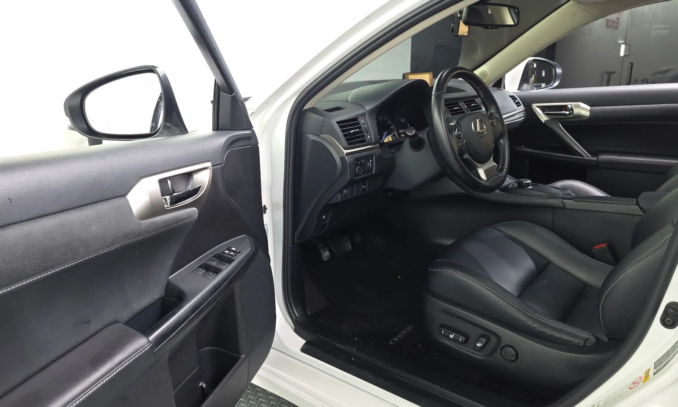Lexus CT200h превью 10