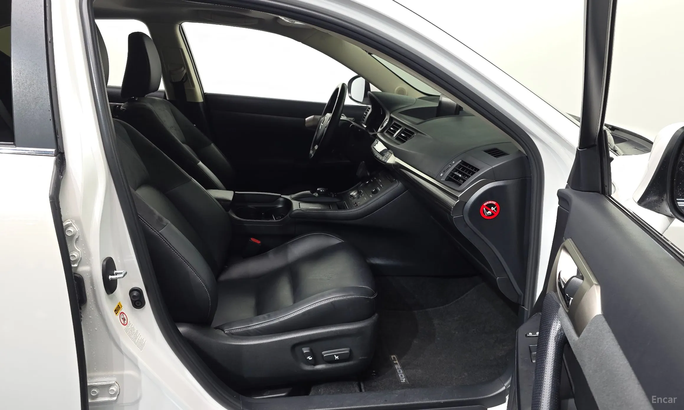 Lexus CT200h превью 11