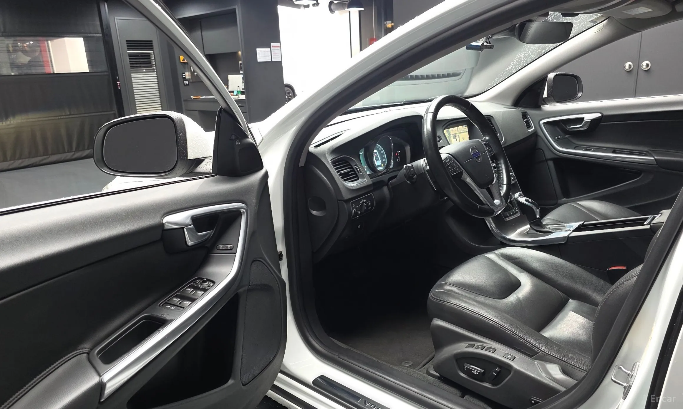 Volvo S60 превью 10