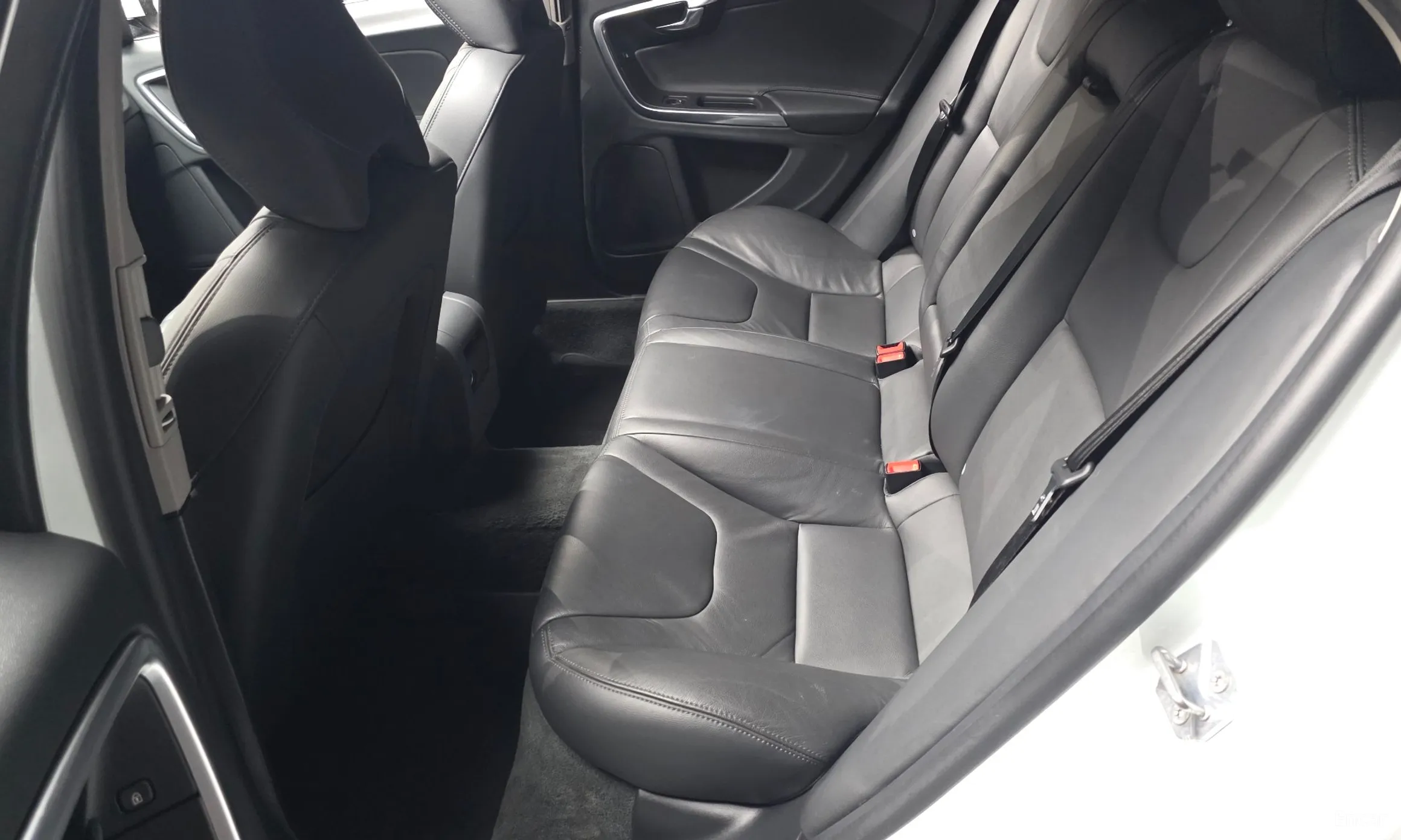 Volvo S60 превью 11