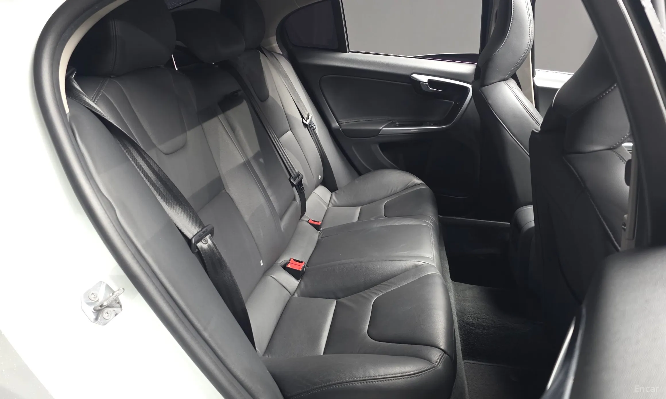 Volvo S60 превью 12