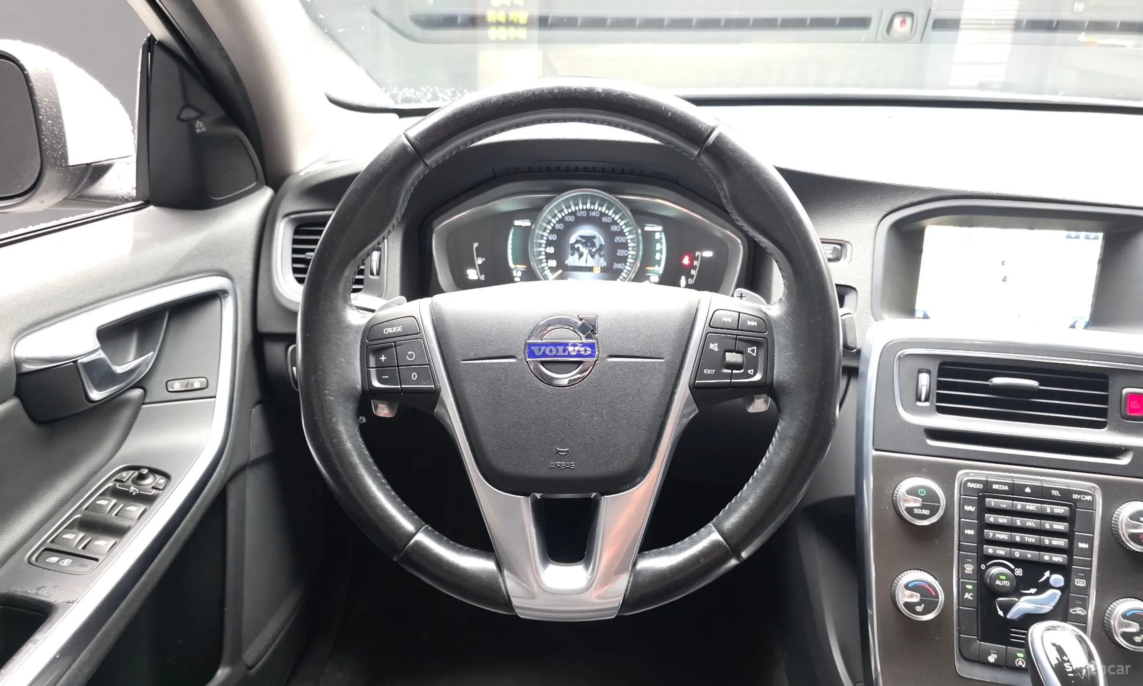 Volvo S60 превью 13