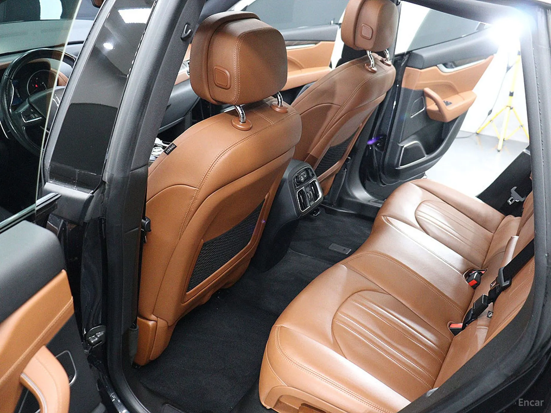 Maserati Levante превью 16