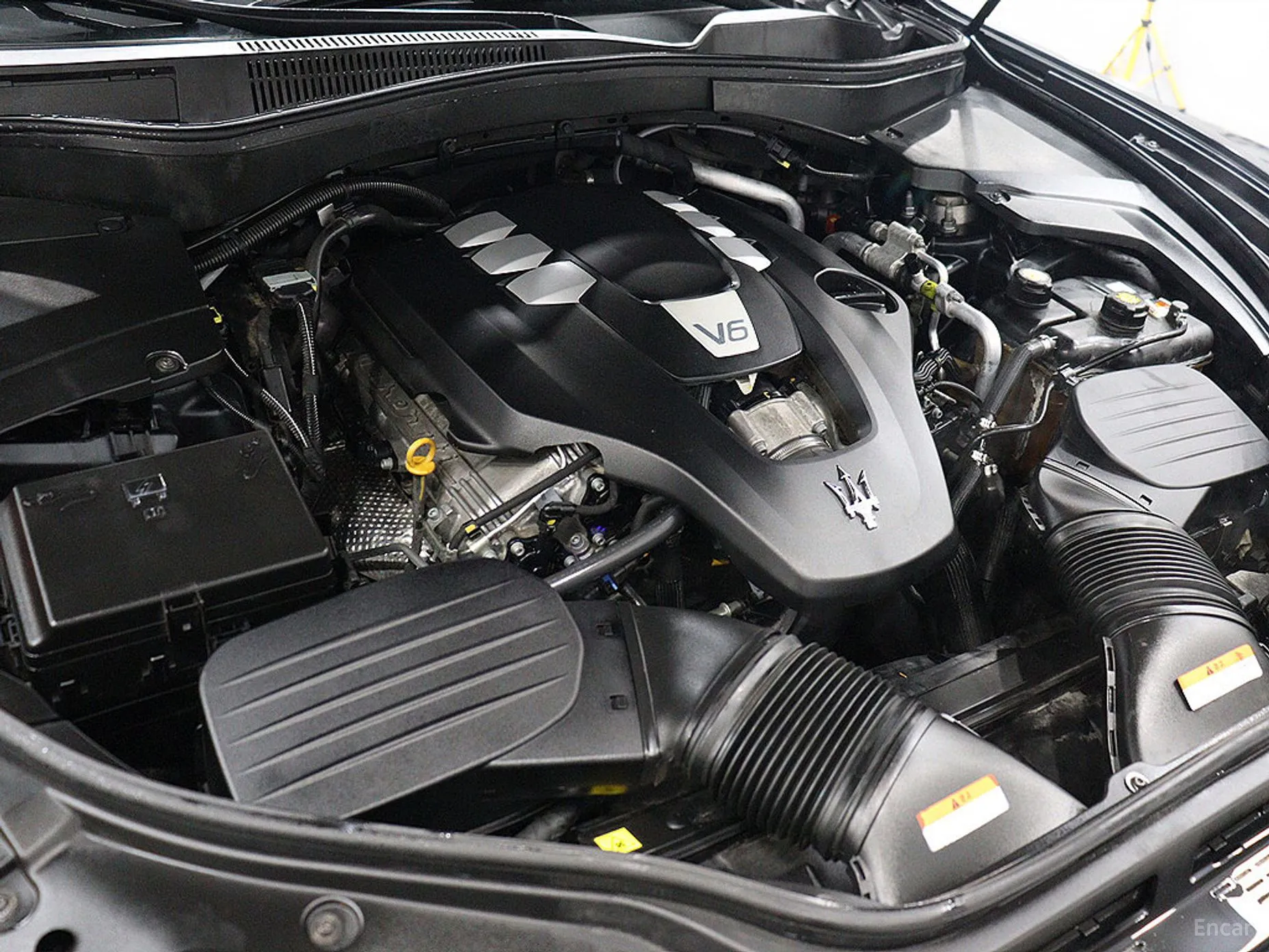 Maserati Levante превью 19