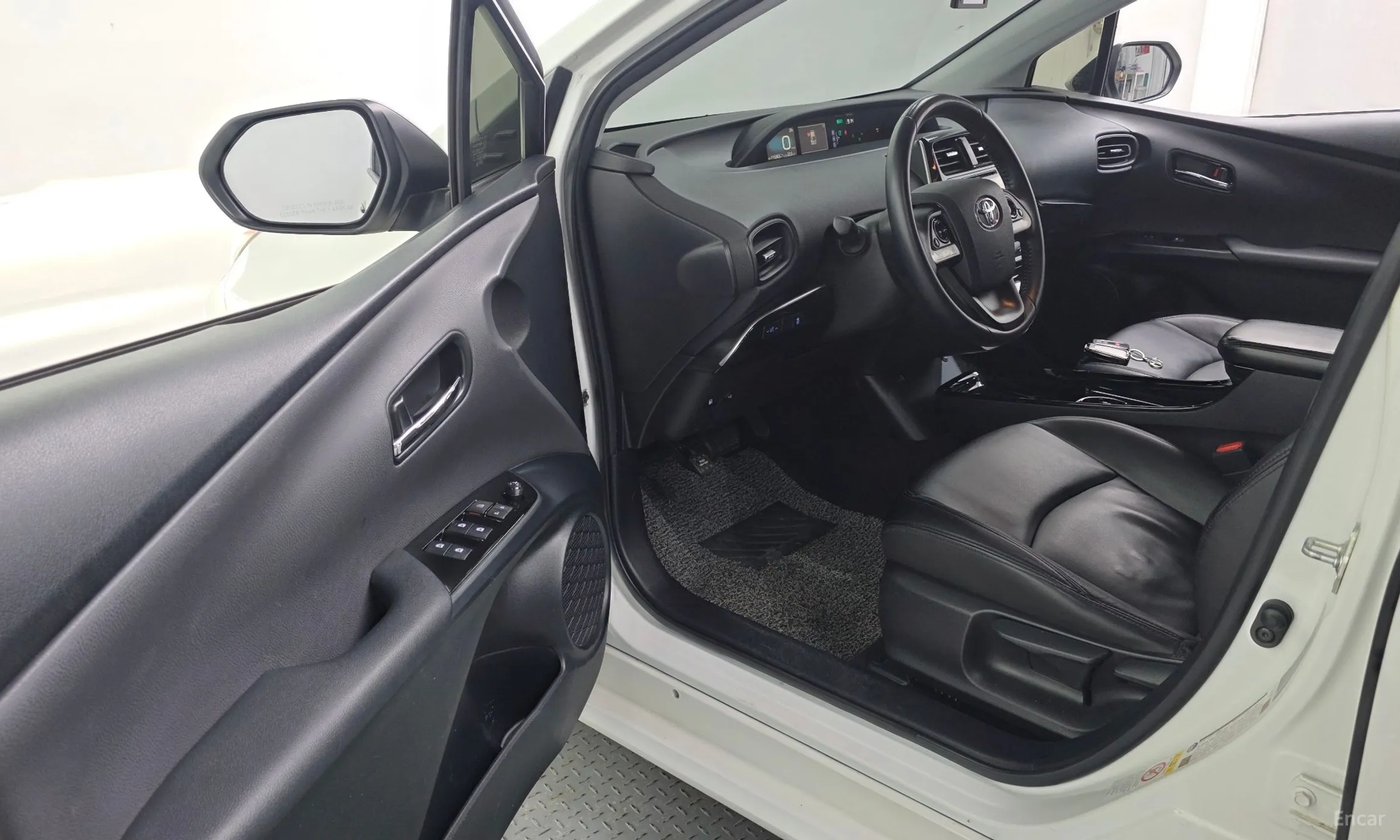 Toyota Prius 4th Generation превью 10