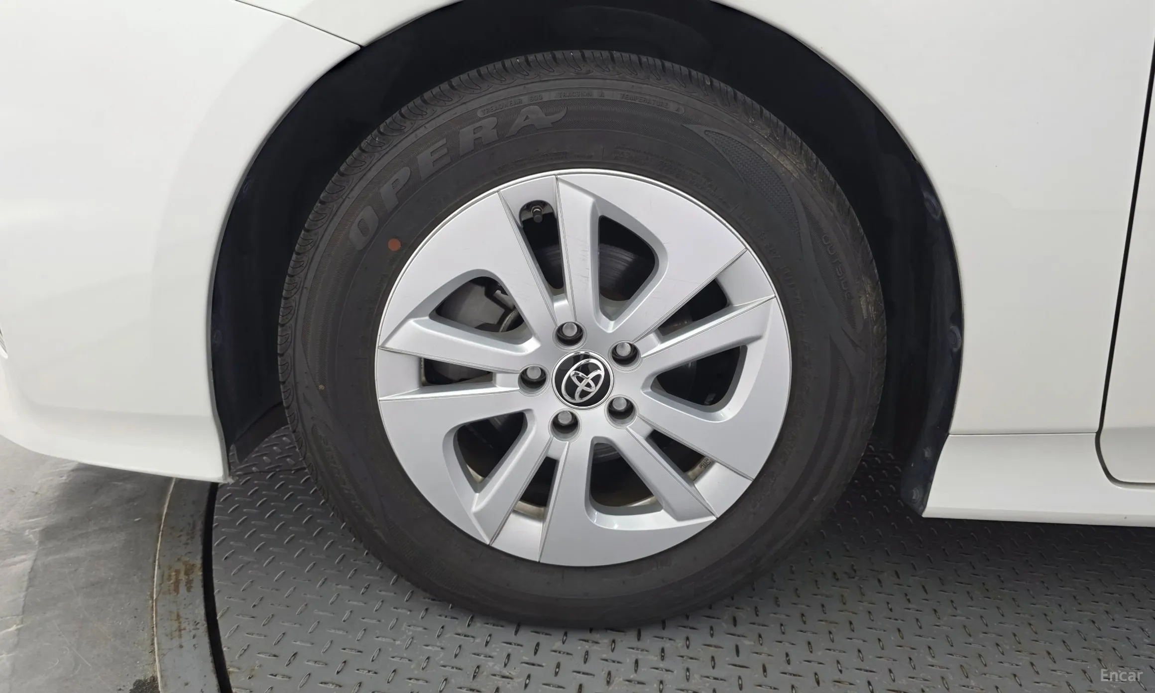 Toyota Prius 4th Generation превью 5
