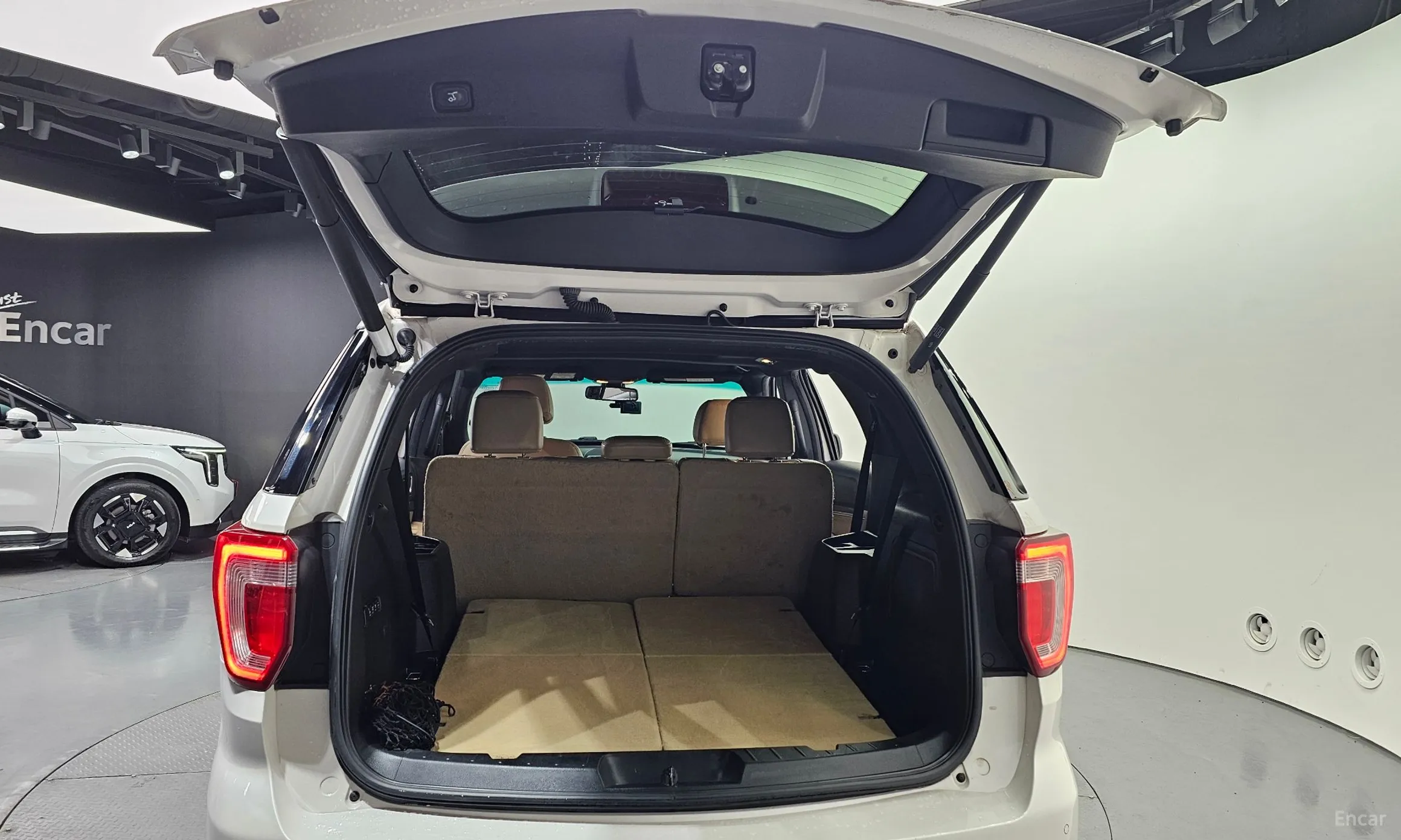 Ford Explorer превью 20