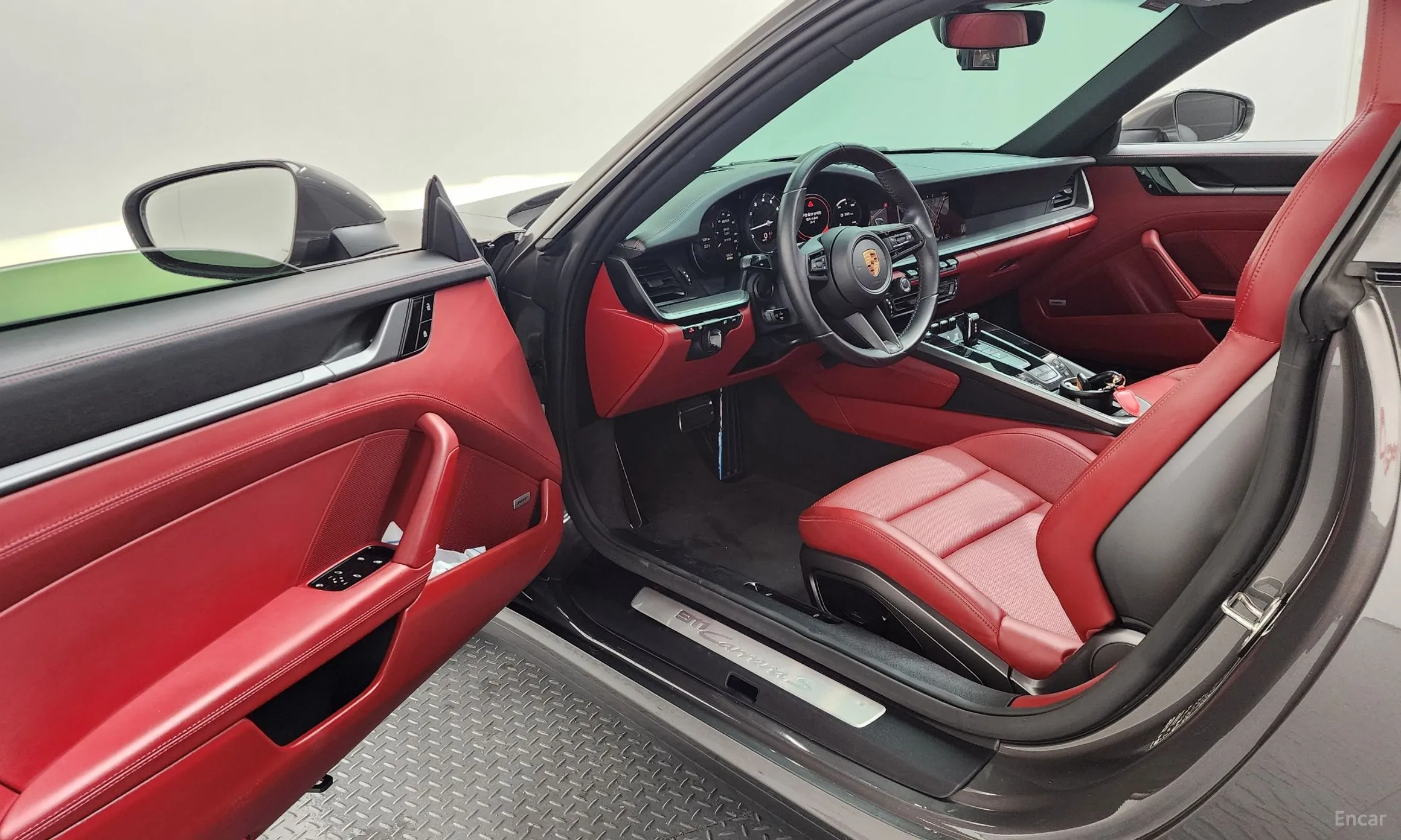 Porsche 911 (992) превью 10