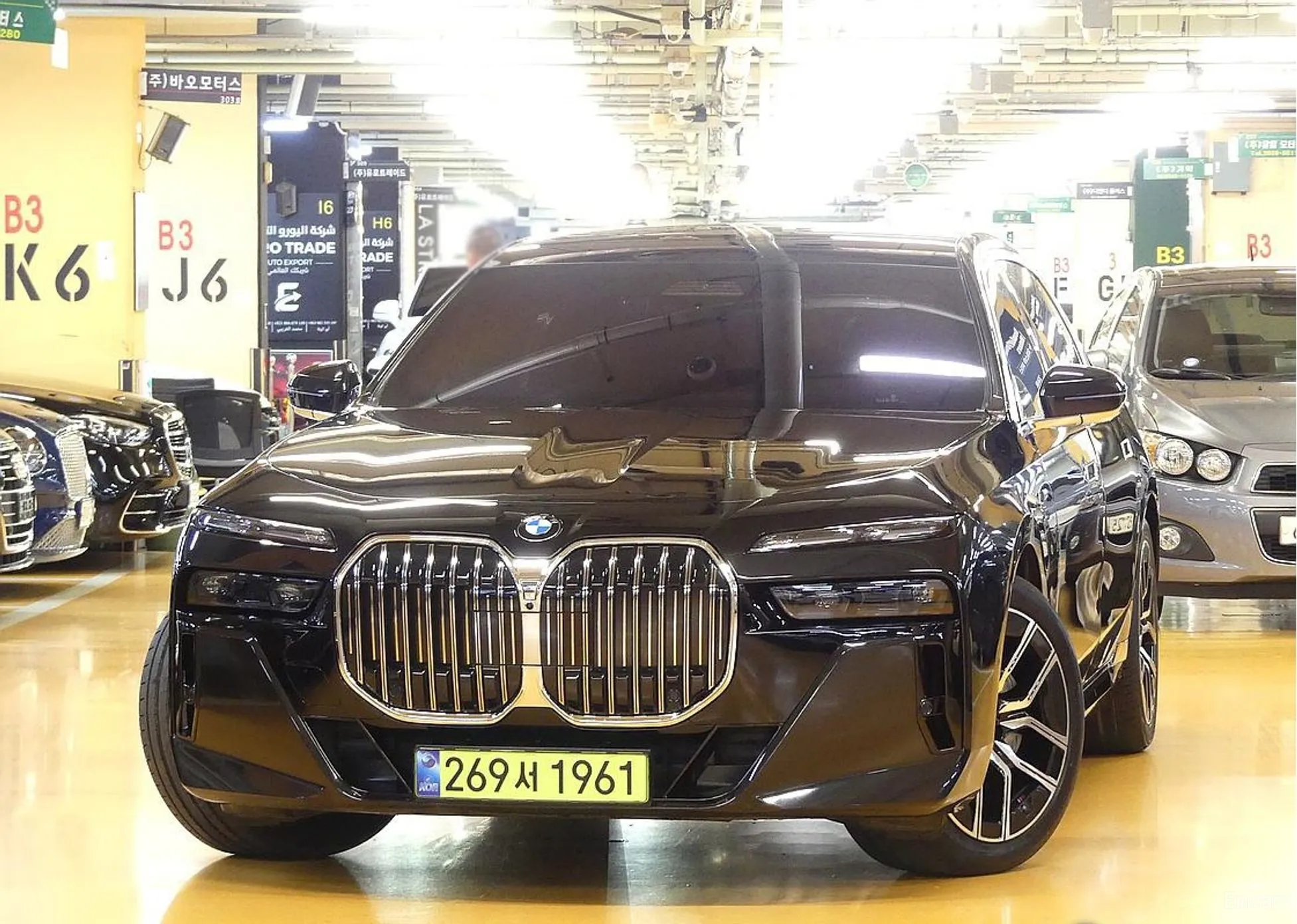 BMW 7 Series (G70) превью 3