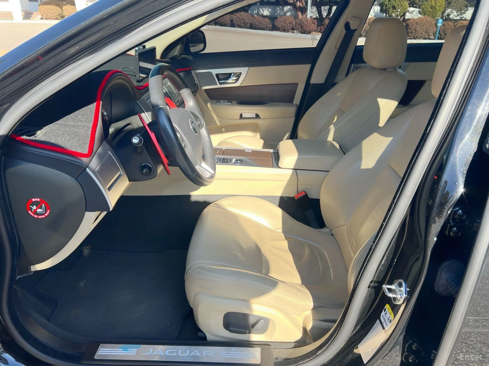 Jaguar New XF превью 10