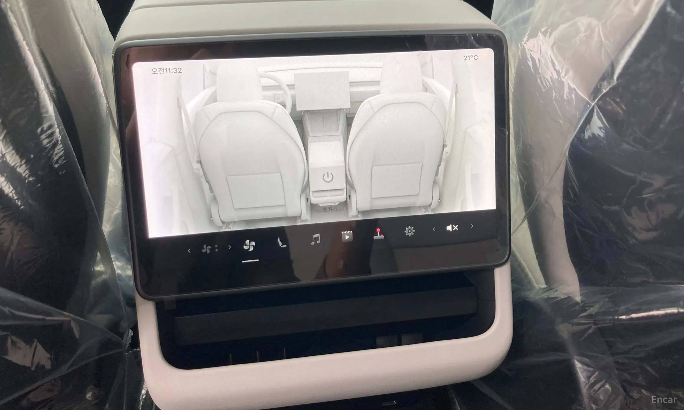 Tesla Model Y превью 14