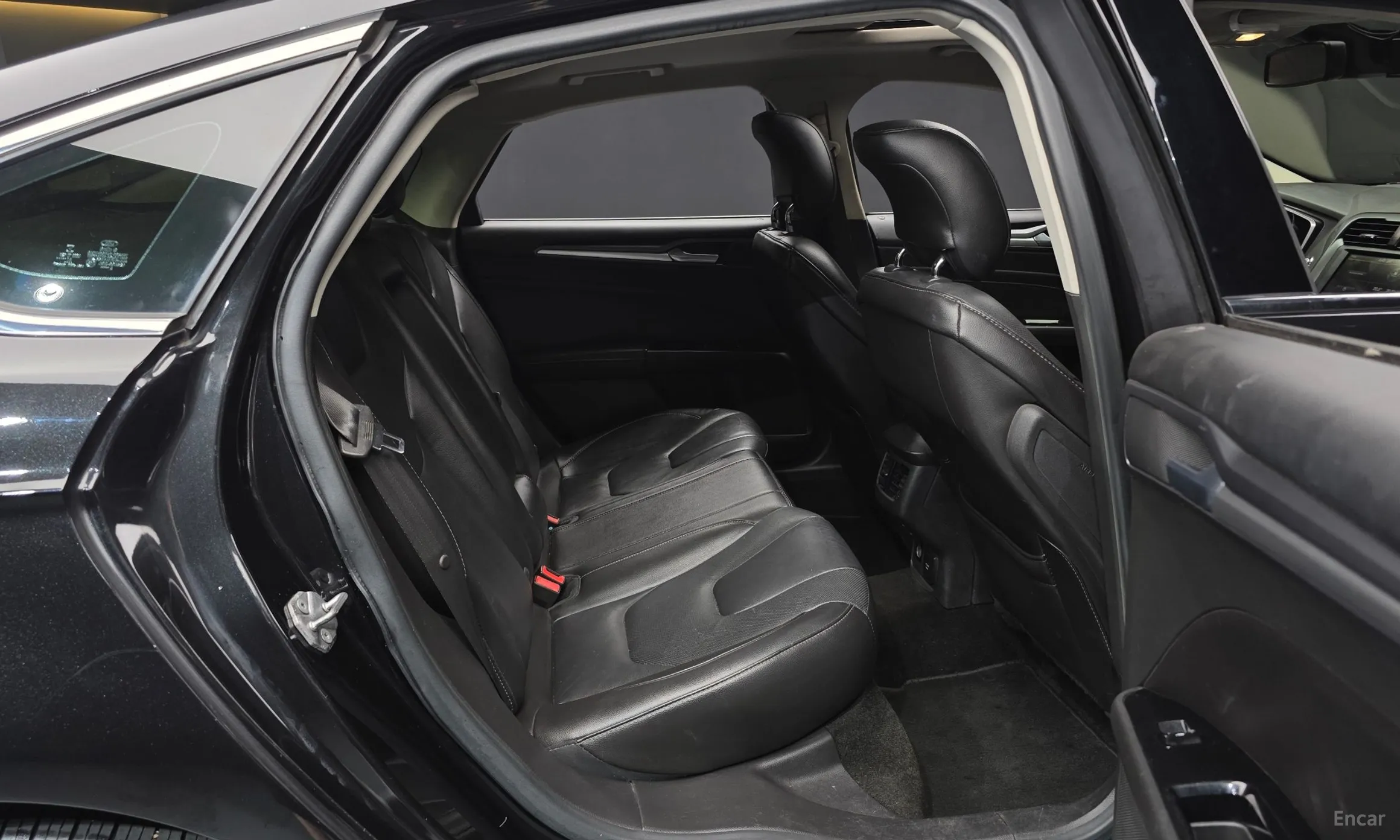 Ford Fusion превью 11
