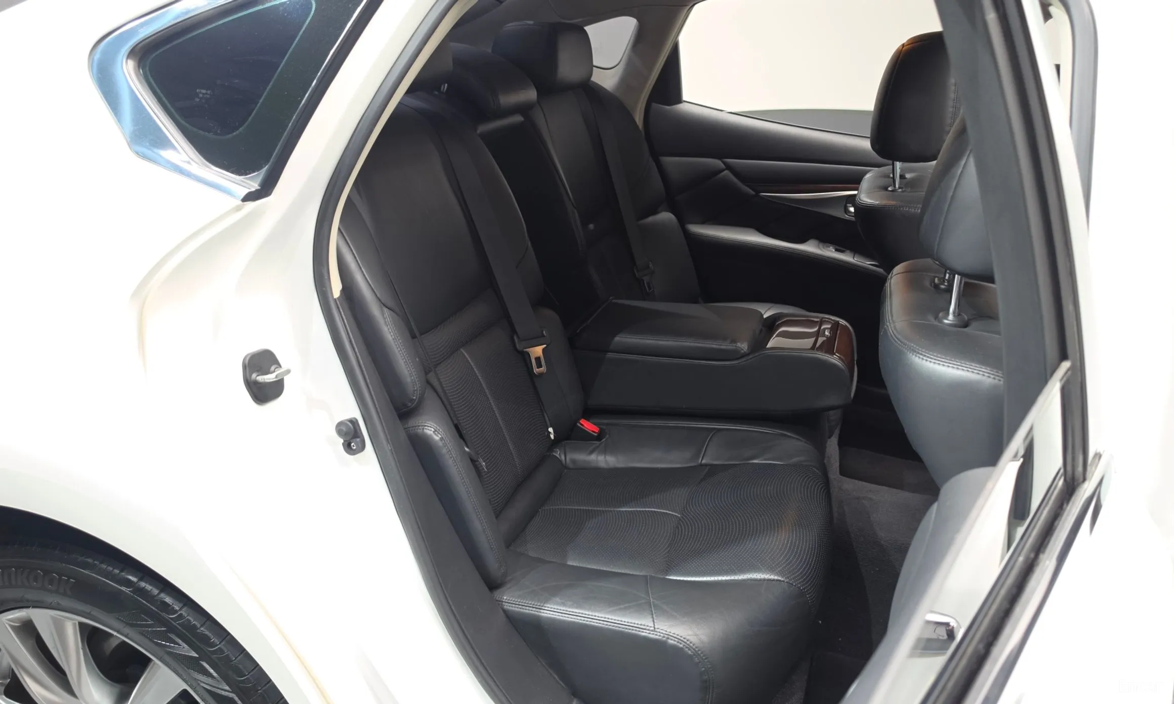 Infiniti Q70 превью 11