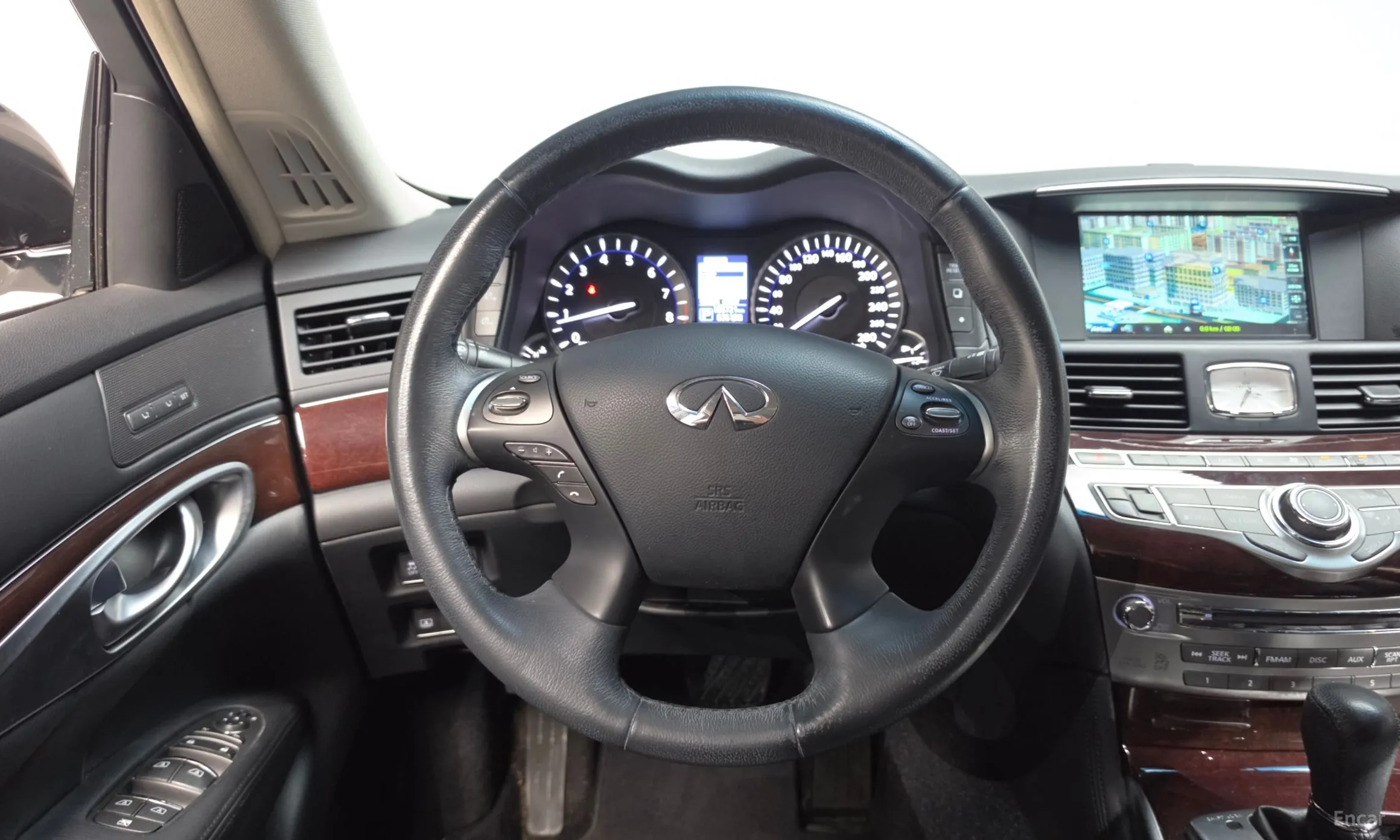 Infiniti Q70 превью 13