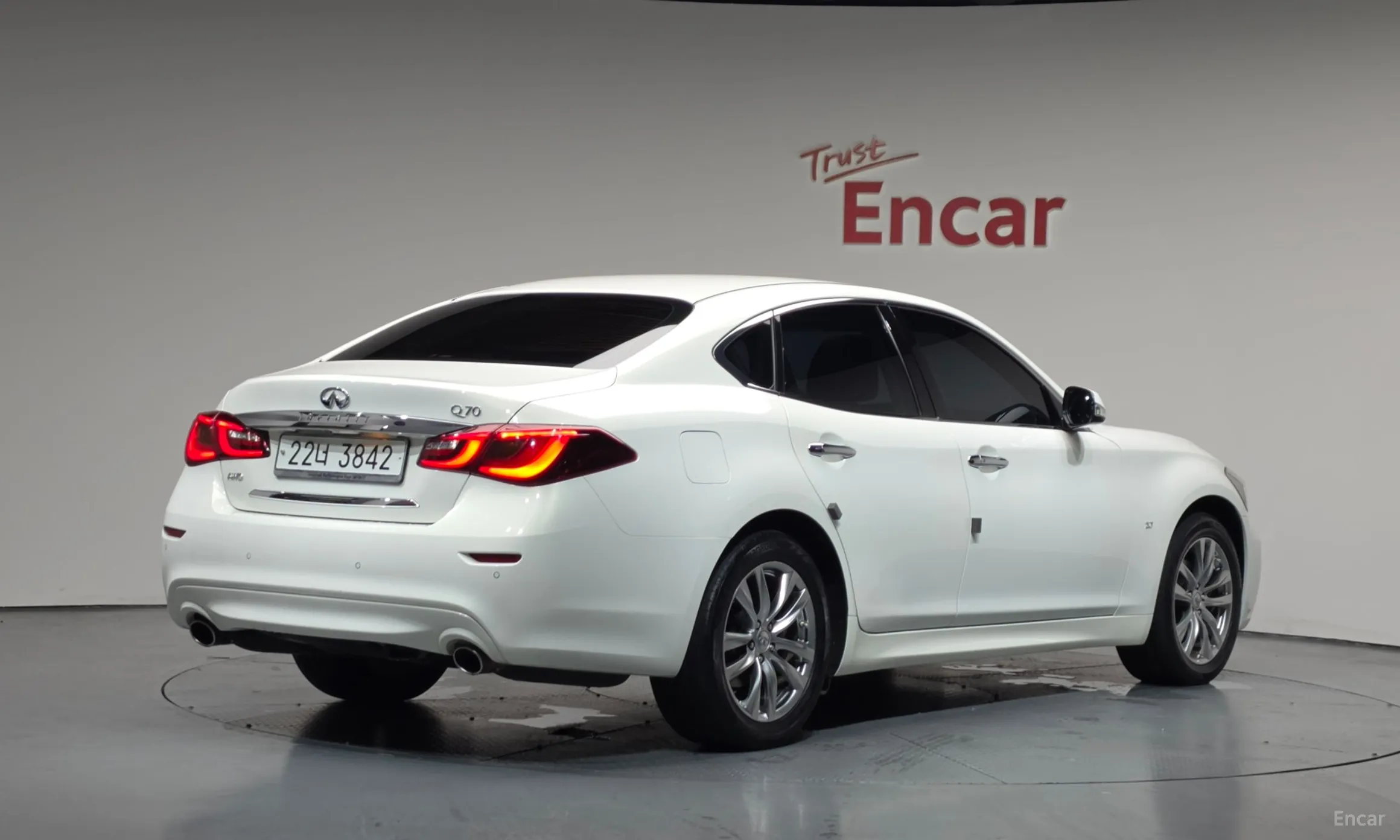 Infiniti Q70