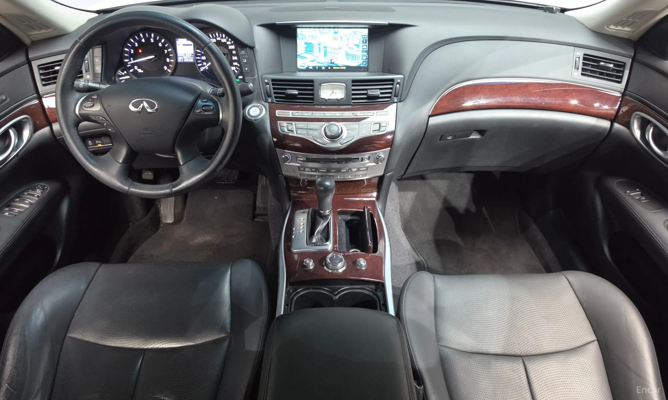 Infiniti Q70 превью 7