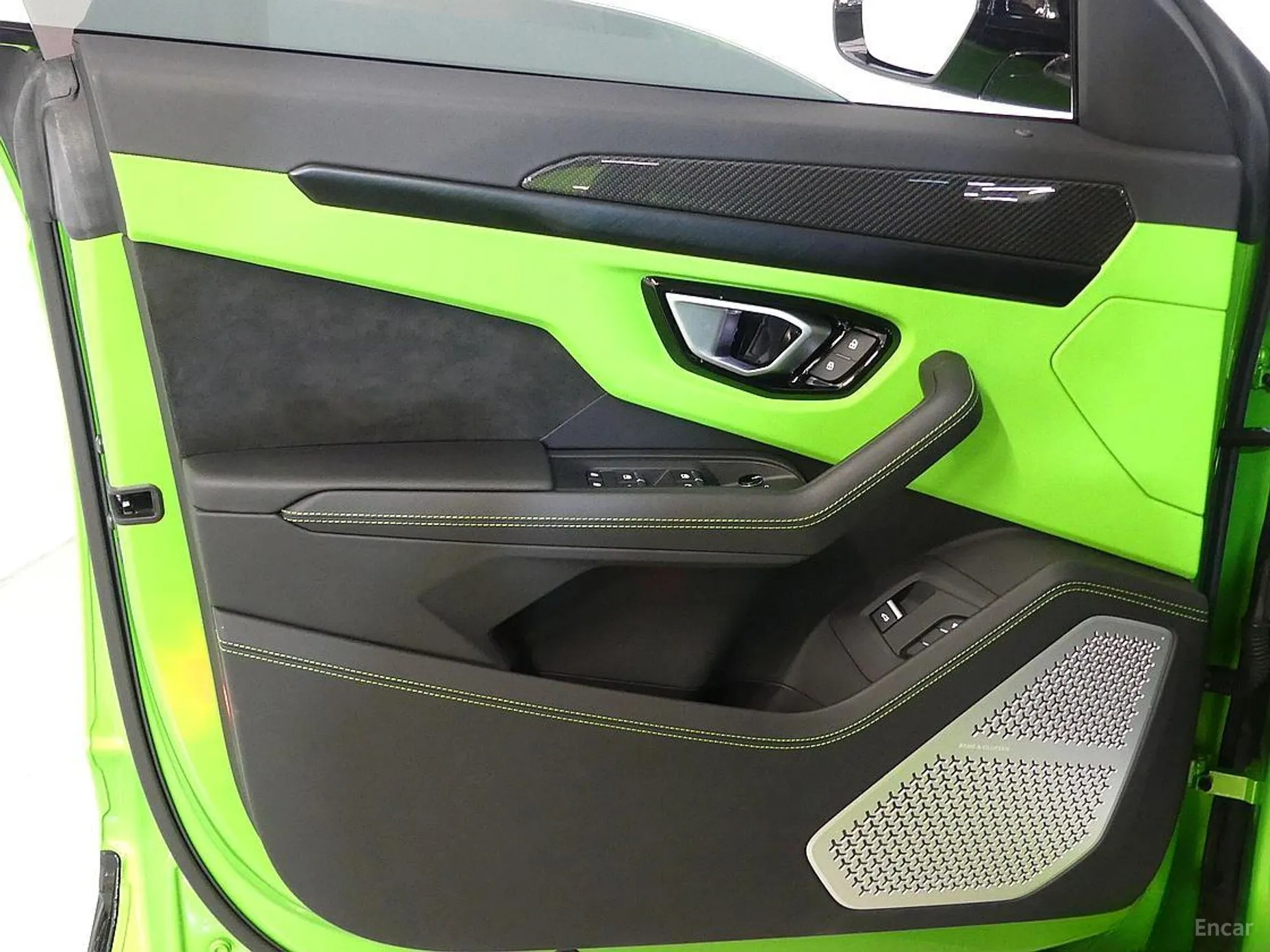 Lamborghini Urus превью 10
