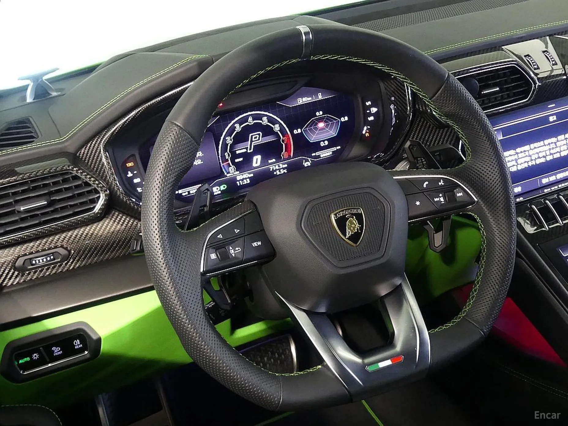 Lamborghini Urus превью 12
