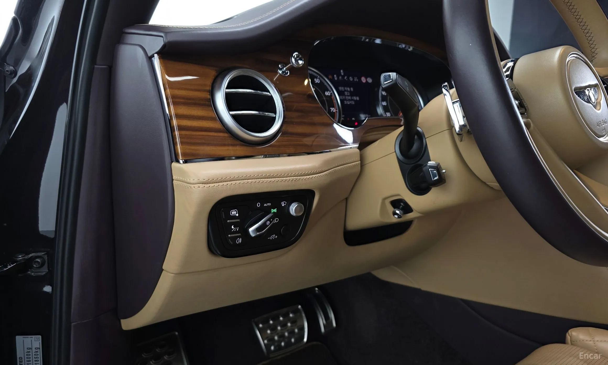 Bentley Bentayga превью 13