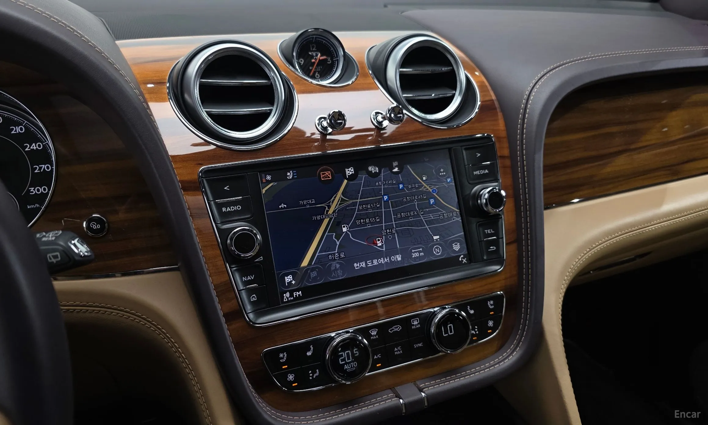 Bentley Bentayga превью 15