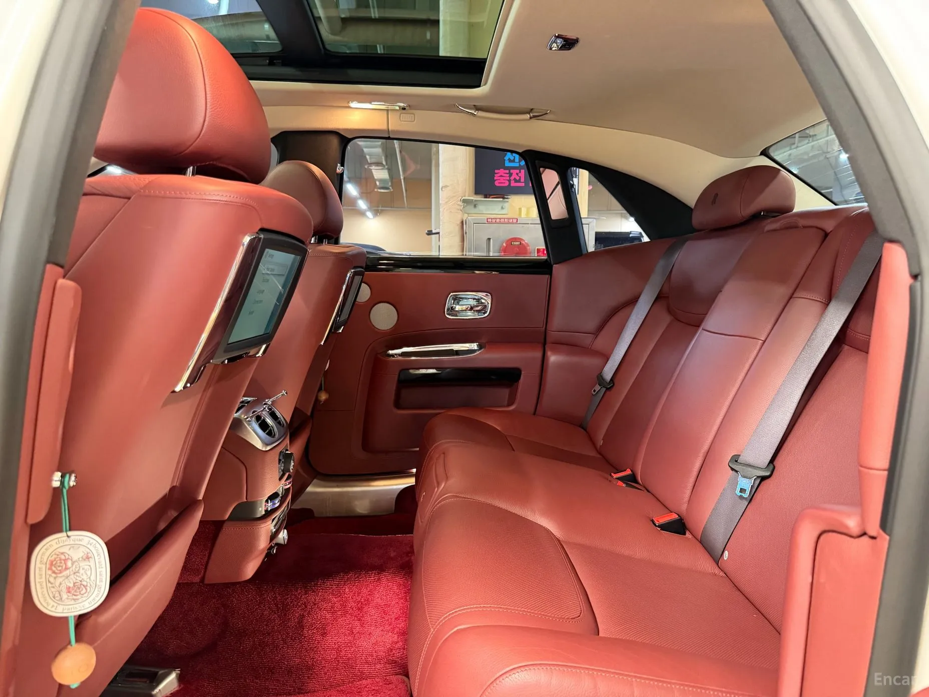 Rolls-Royce Ghost превью 17