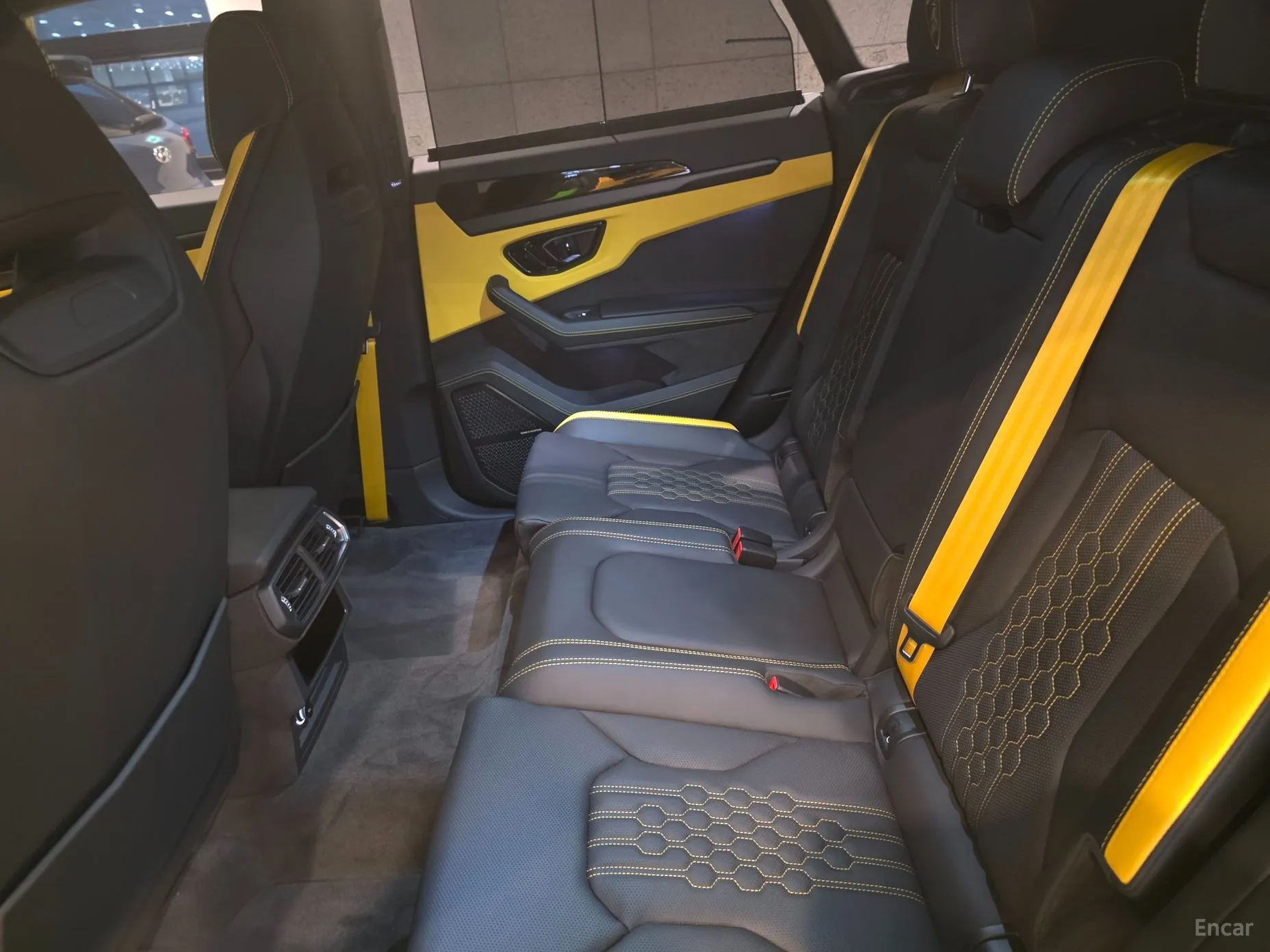 Lamborghini Urus превью 12