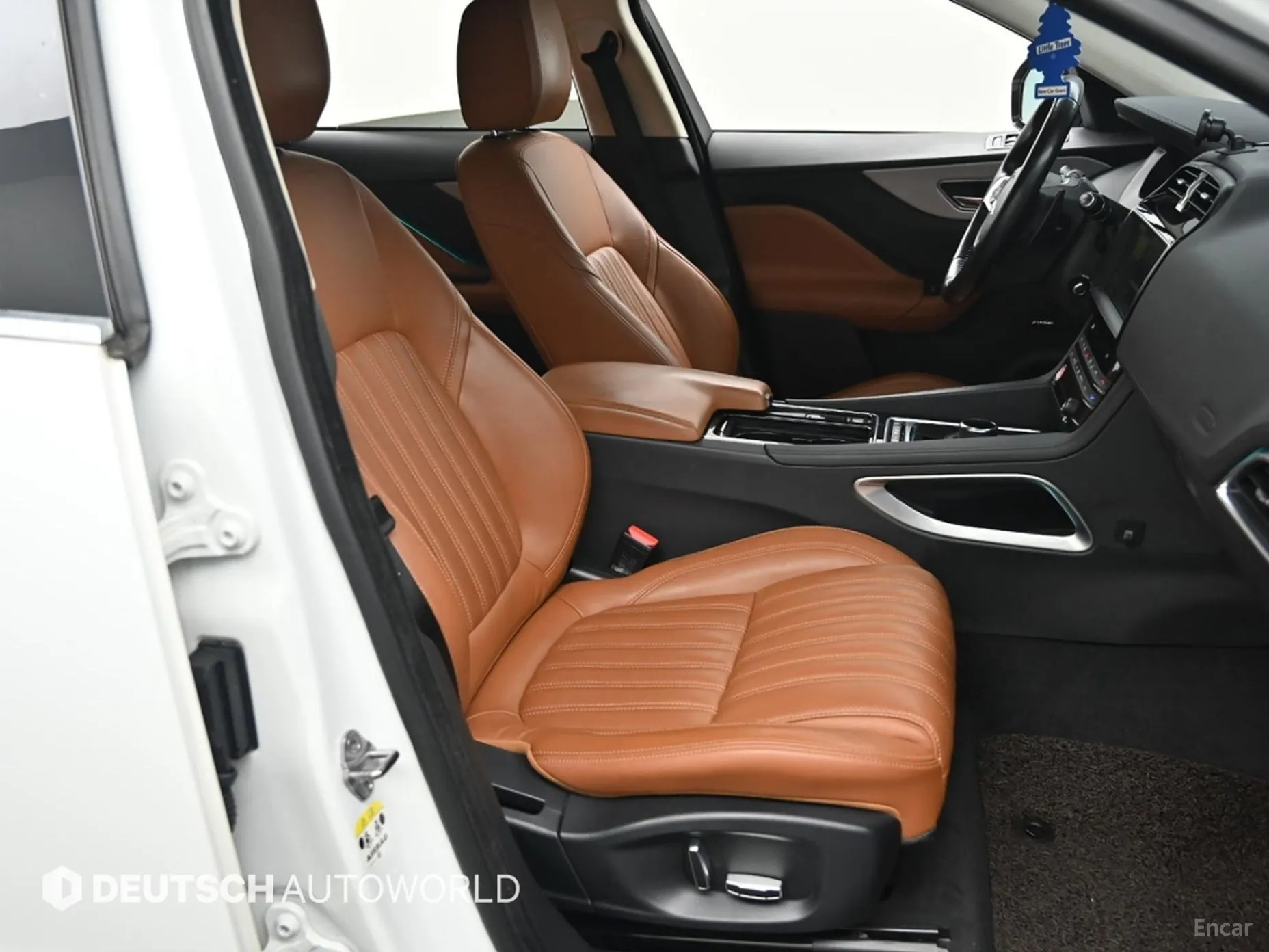 Jaguar F-PACE превью 10