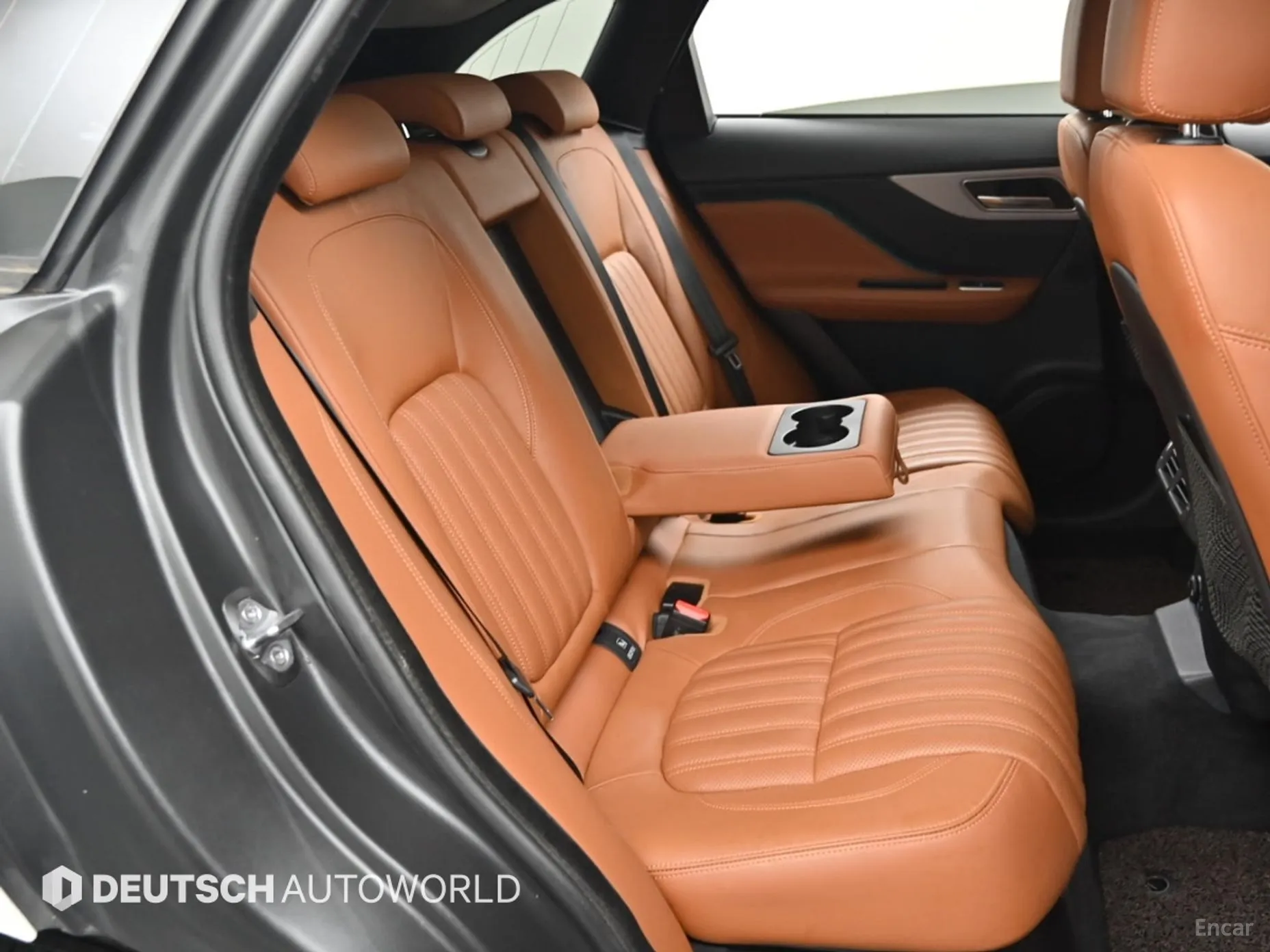 Jaguar F-PACE превью 12