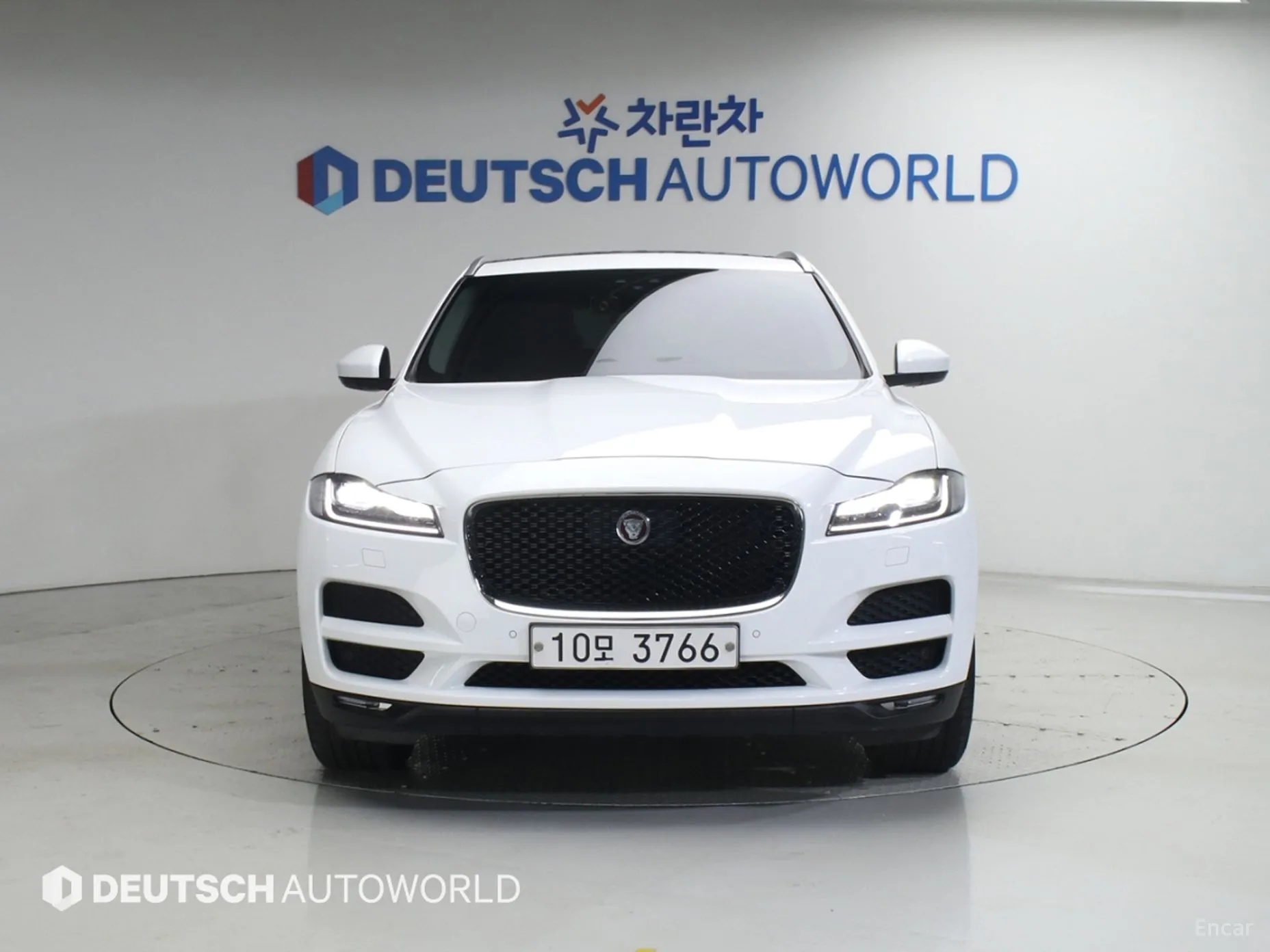Jaguar F-PACE превью 3