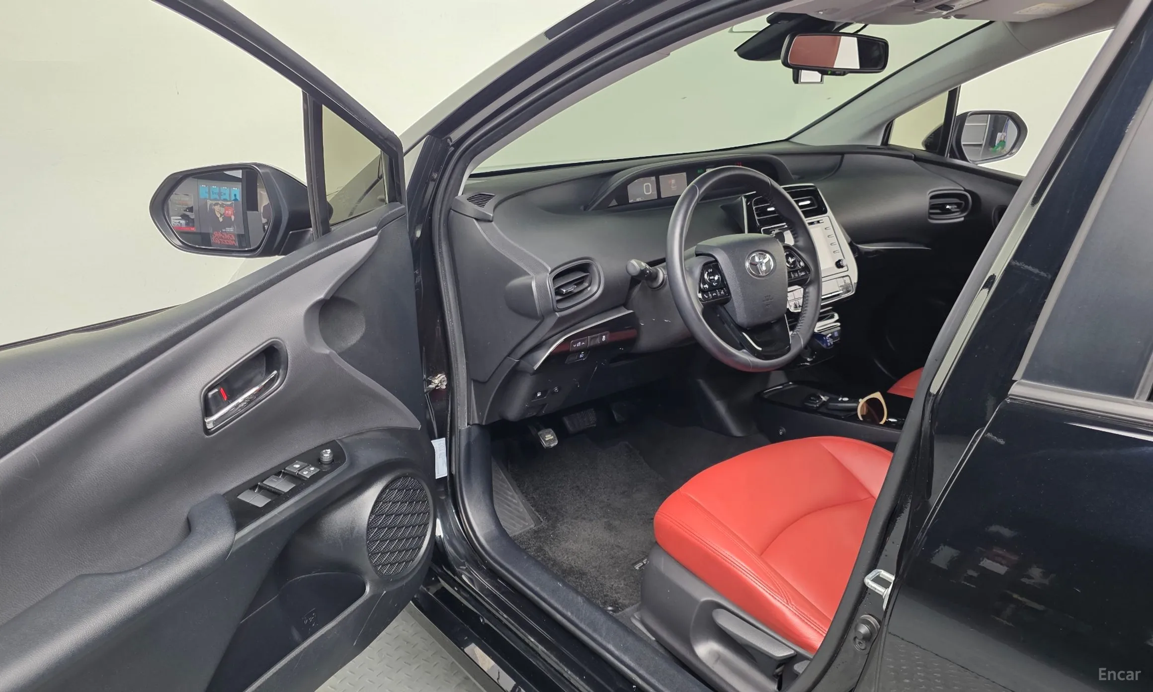 Toyota Prius 4th Generation превью 10