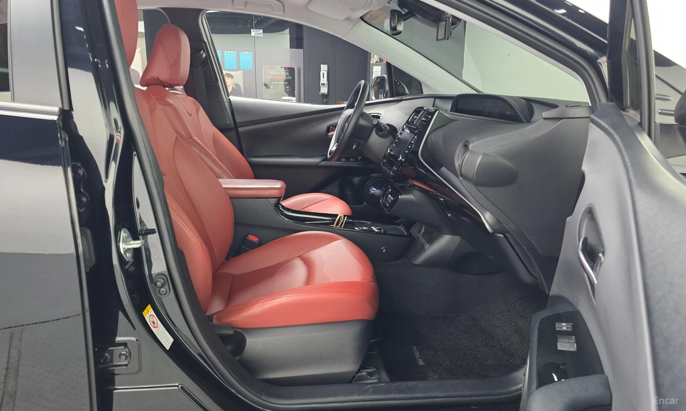 Toyota Prius 4th Generation превью 11