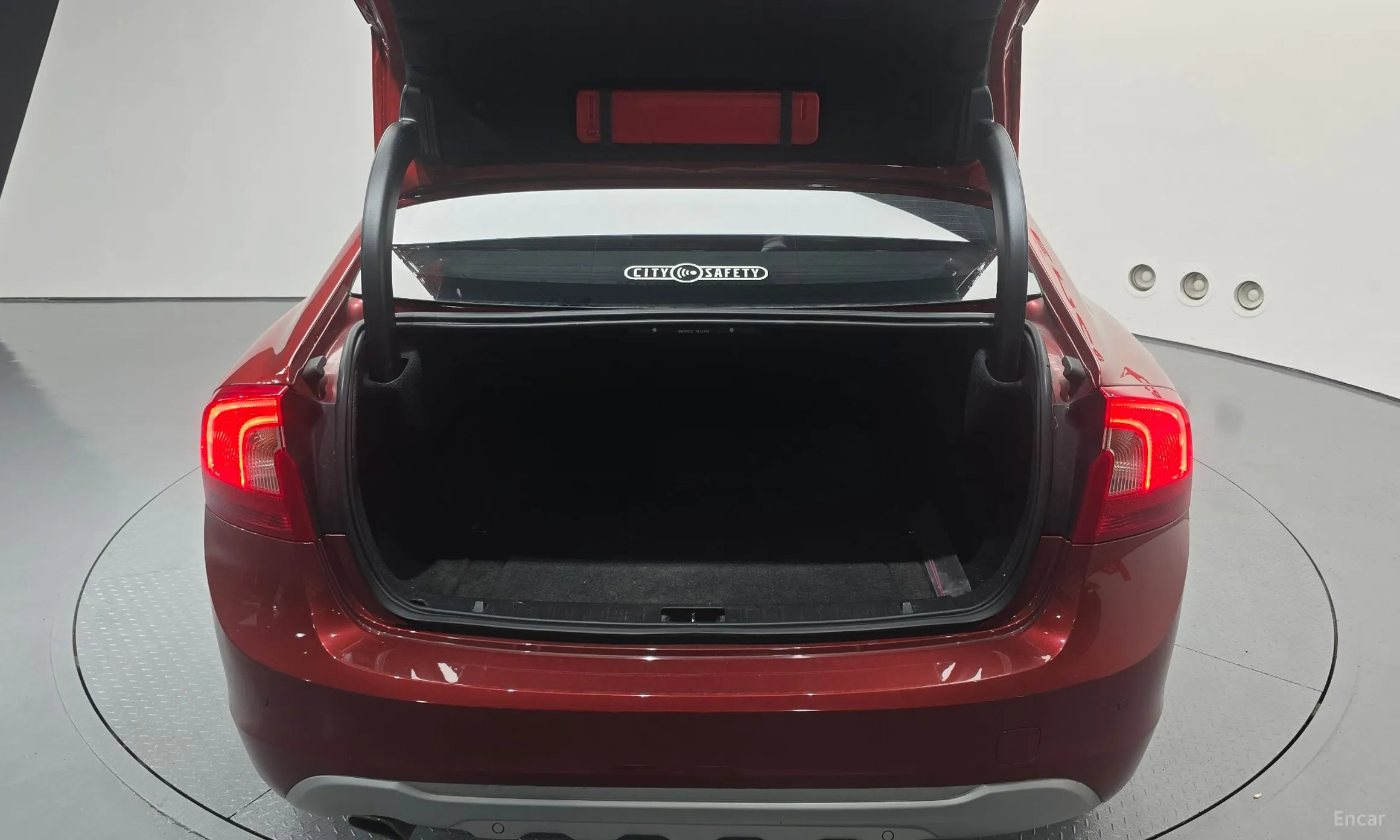Volvo S60 превью 20