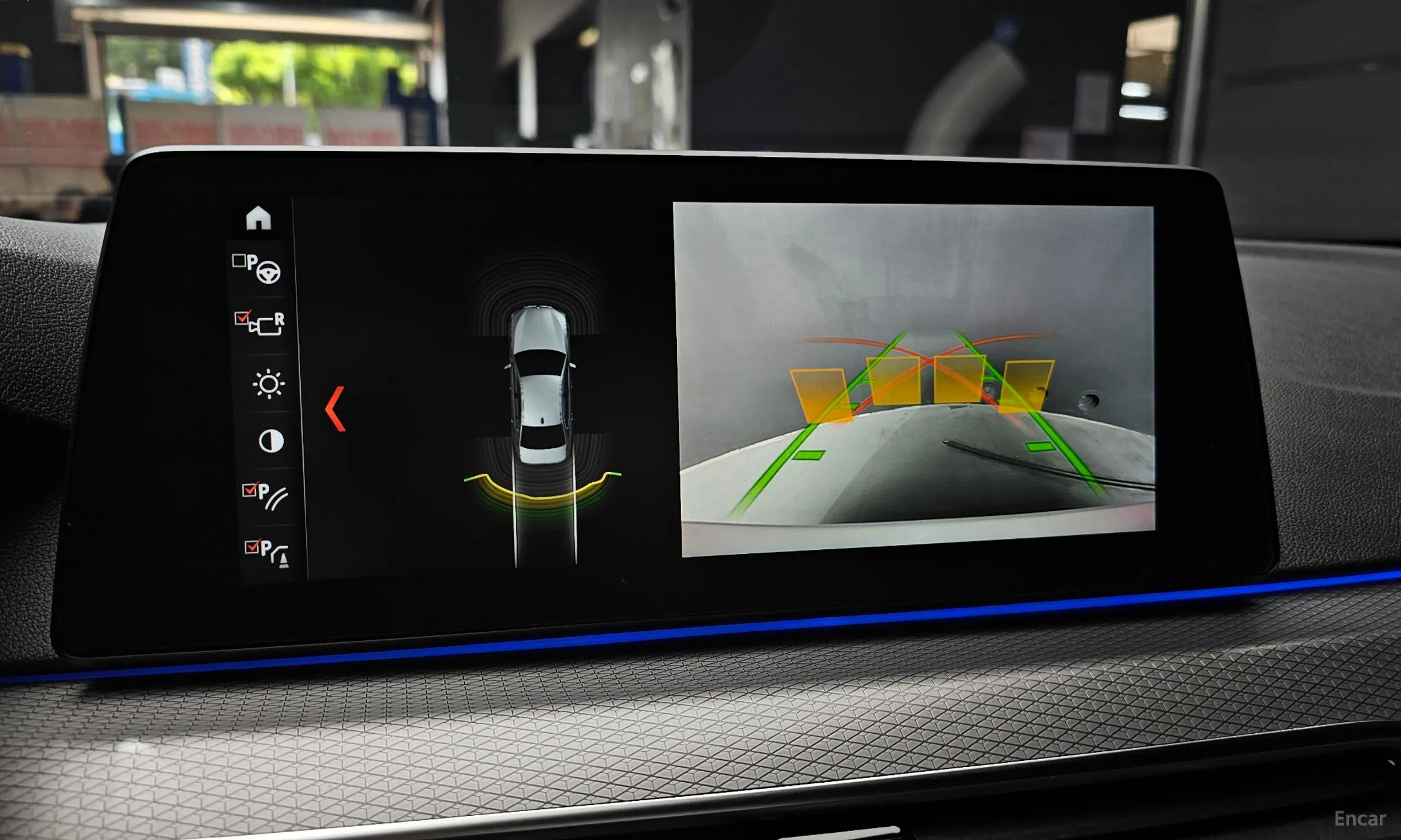BMW 5 Series (G30) превью 15