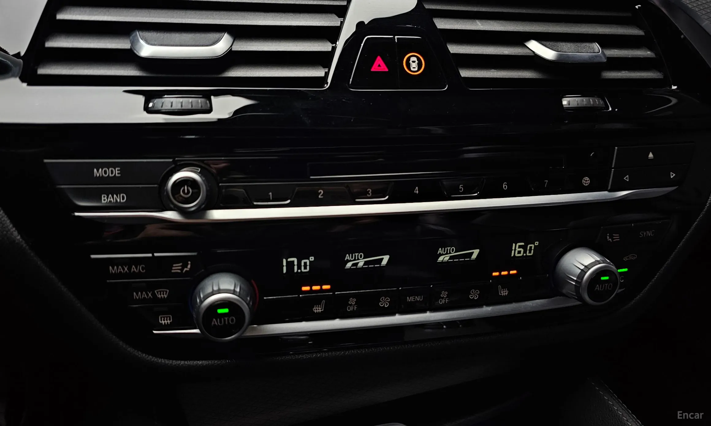 BMW 5 Series (G30) превью 19