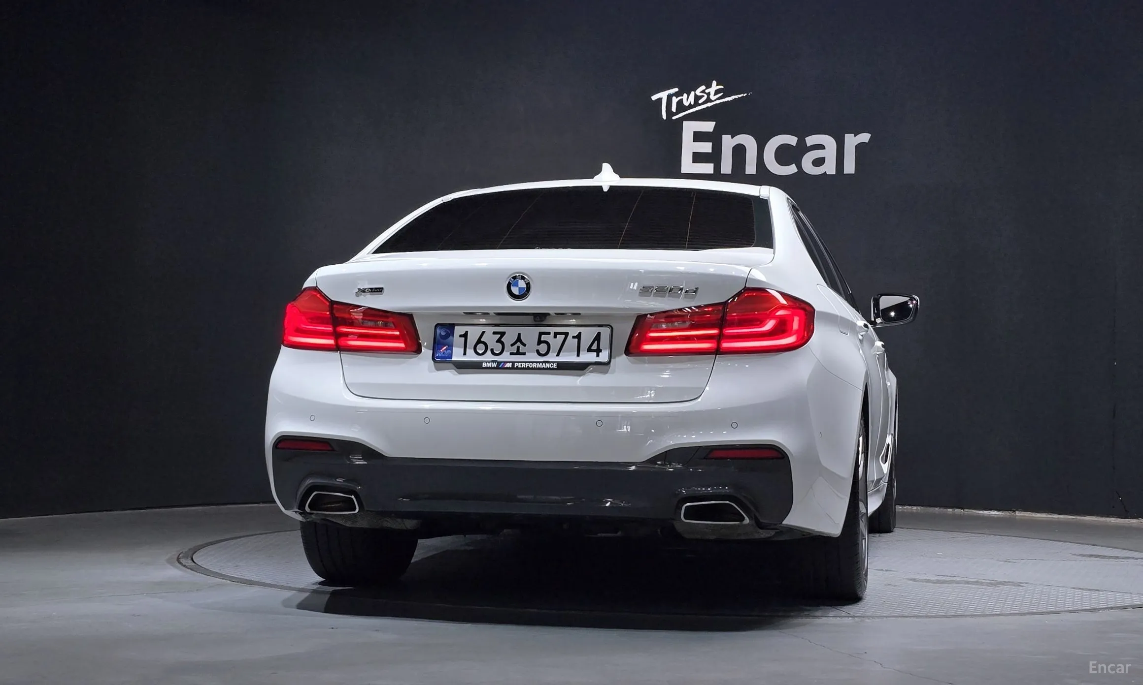 BMW 5 Series (G30) превью 4