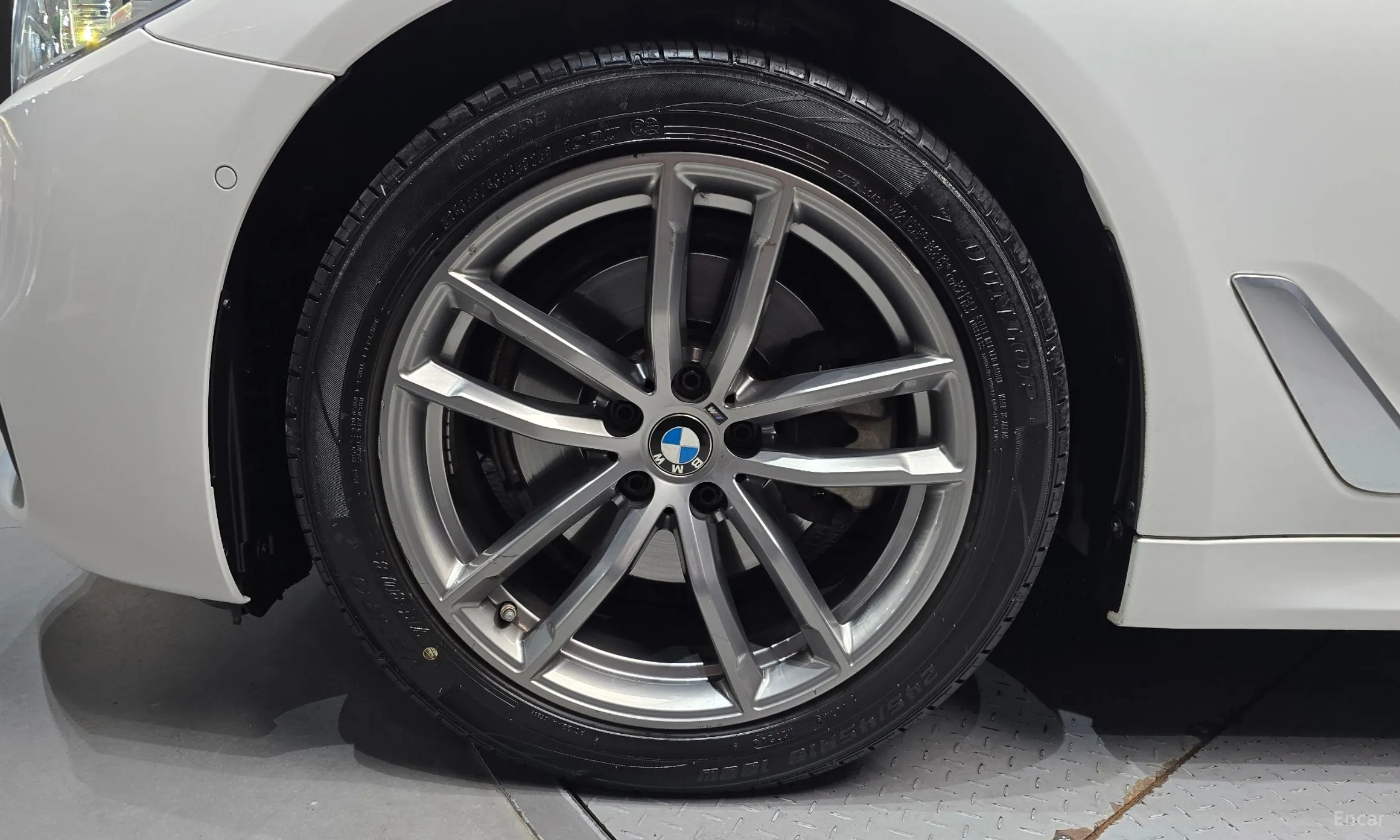 BMW 5 Series (G30) превью 5