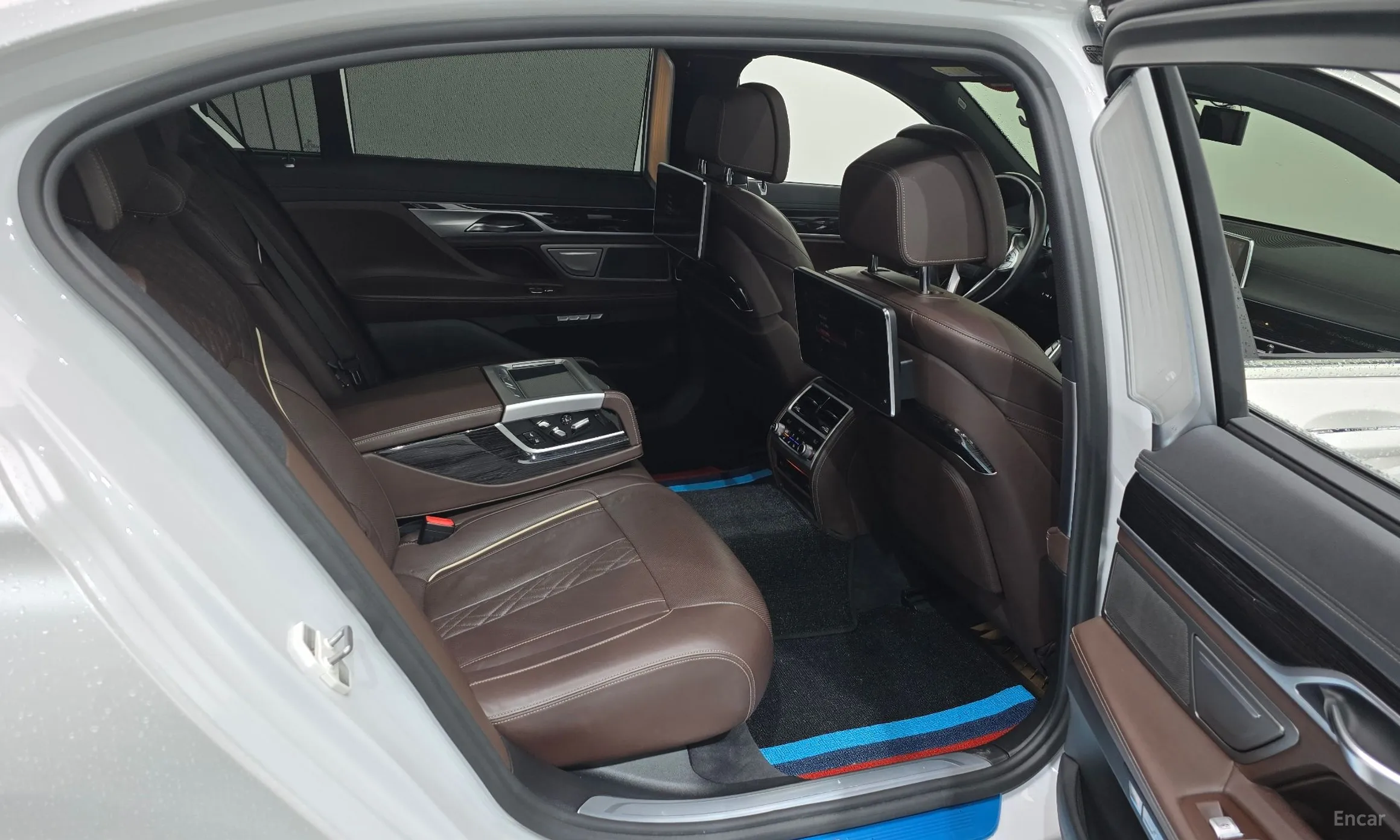 BMW 7 Series (G11) превью 11