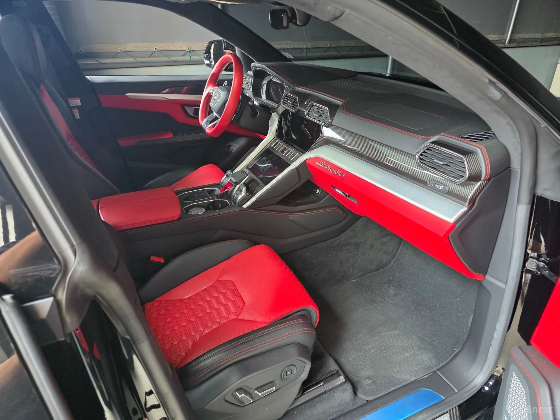 Lamborghini Urus превью 10